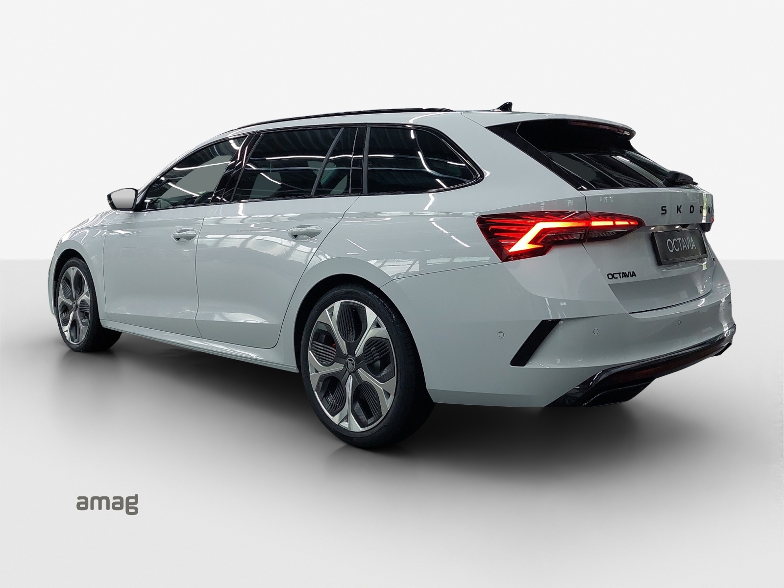 SKODA Octavia Combi 2.0 TSI DSG RS-showroom-element-2