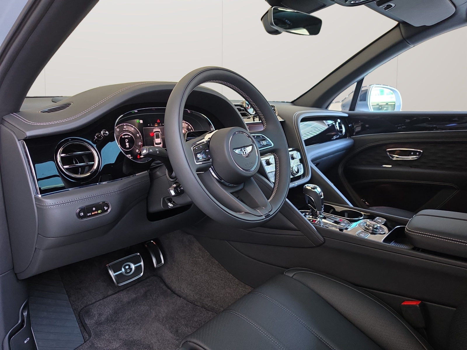BENTLEY Bentayga Speed- mehrere Fahrzeuge im Vorlauf. Kontaktieren Sie uns bitte für mehr Informationen.-showroom-element-3