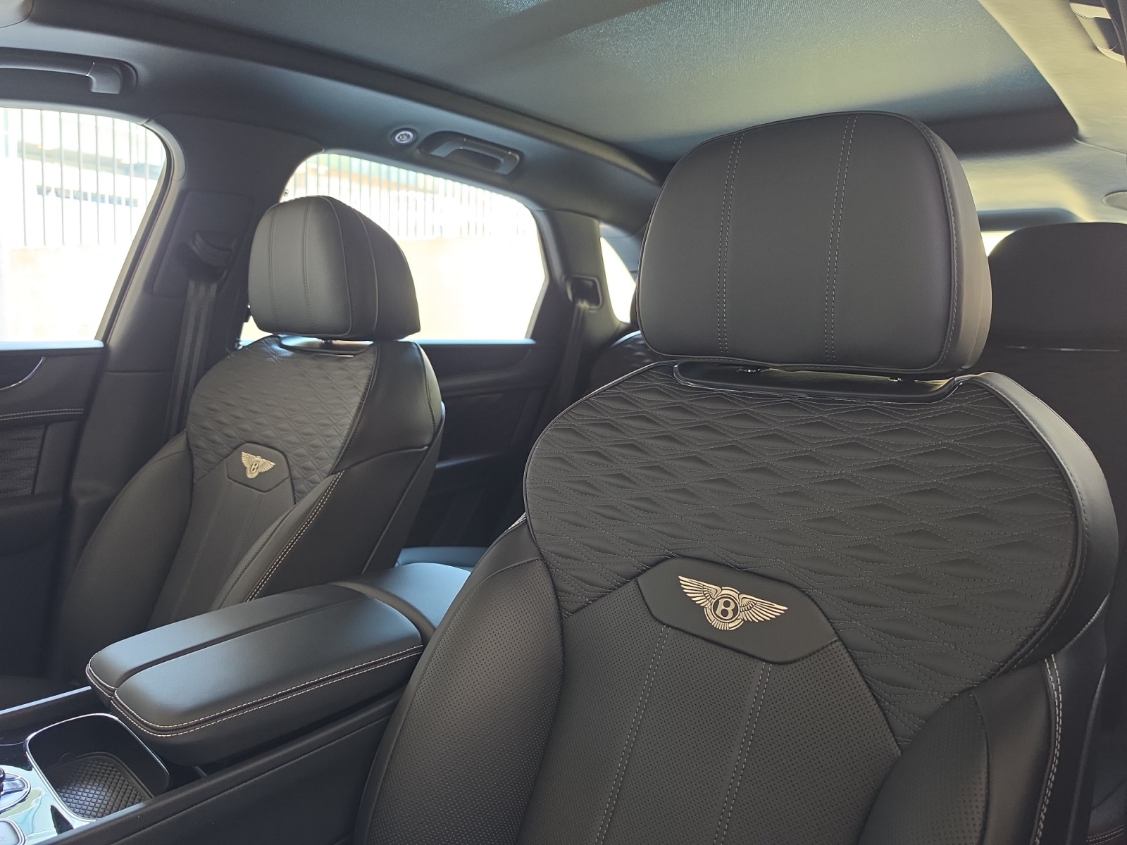 BENTLEY Bentayga Speed- mehrere Fahrzeuge im Vorlauf. Kontaktieren Sie uns bitte für mehr Informationen.-image-12