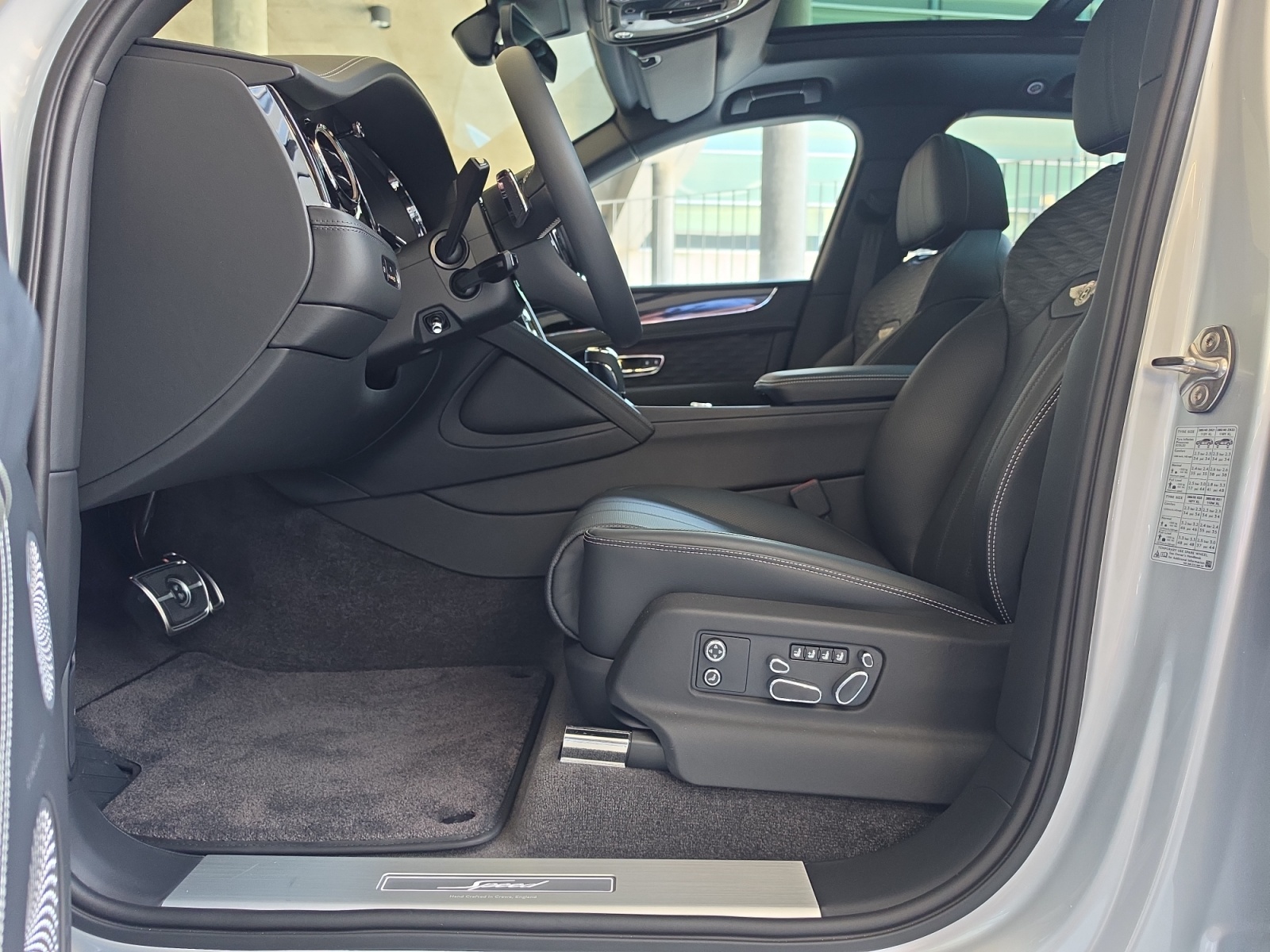 BENTLEY Bentayga Speed- mehrere Fahrzeuge im Vorlauf. Kontaktieren Sie uns bitte für mehr Informationen.-image-10