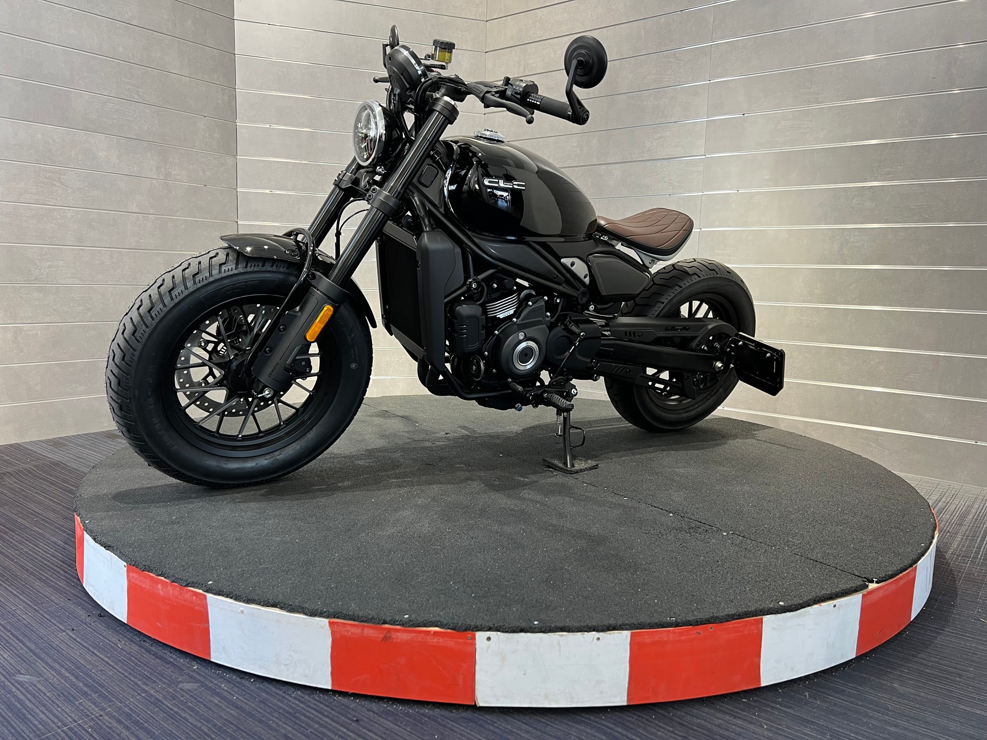 CF MOTO BOBBER-image-1