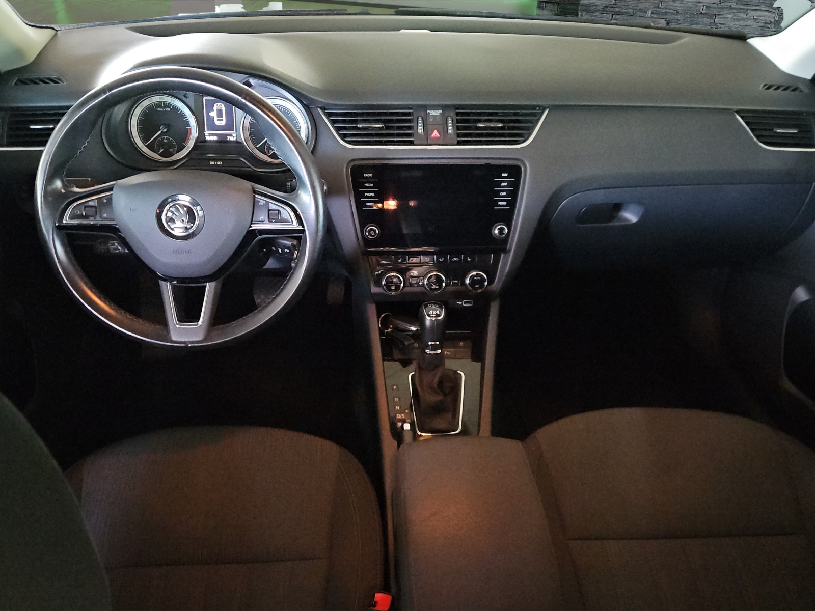 SKODA Octavia Combi 2.0 TDI Style 4x4-image-7