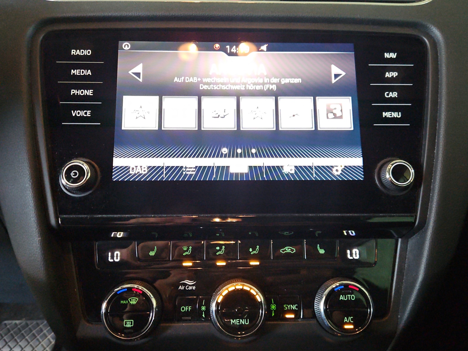 SKODA Octavia Combi 2.0 TDI Style 4x4-image-13
