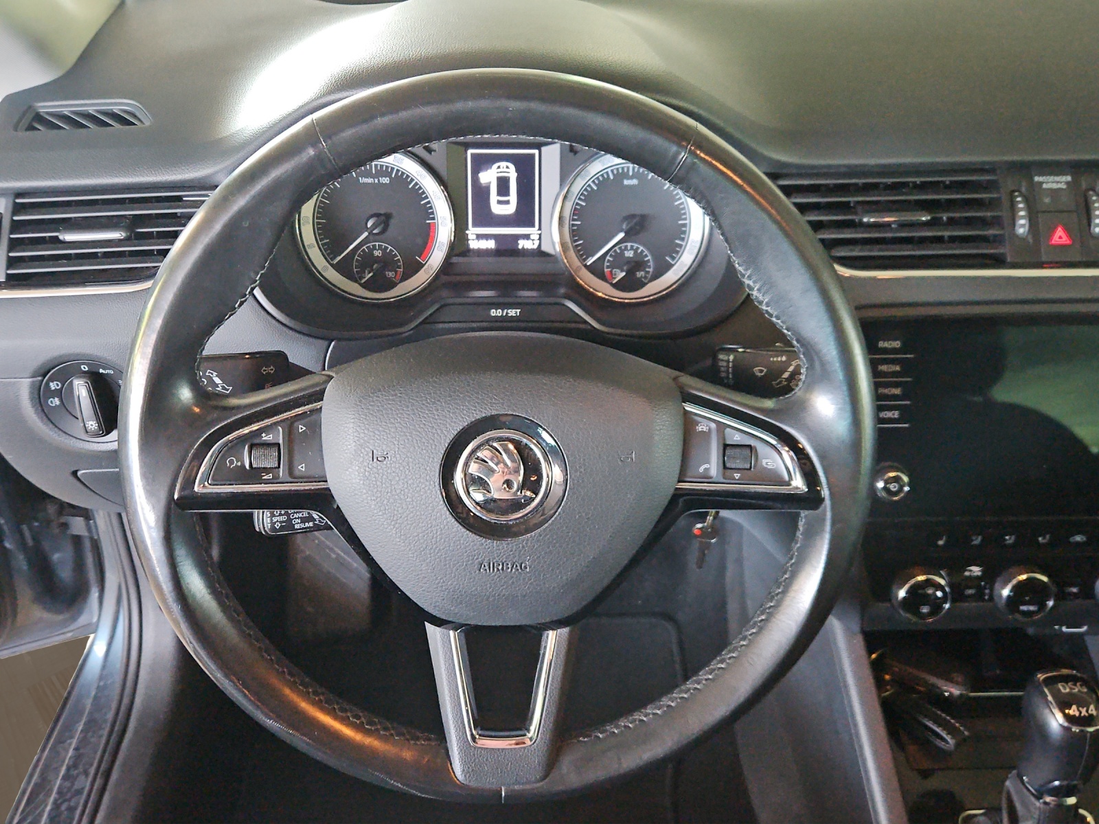 SKODA Octavia Combi 2.0 TDI Style 4x4-image-10