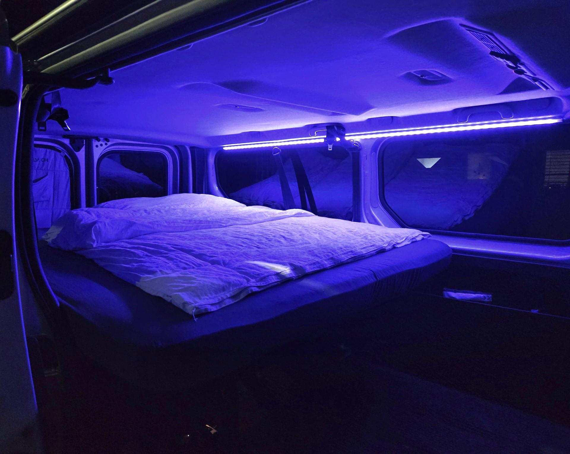 OPEL VIVARO-image-2