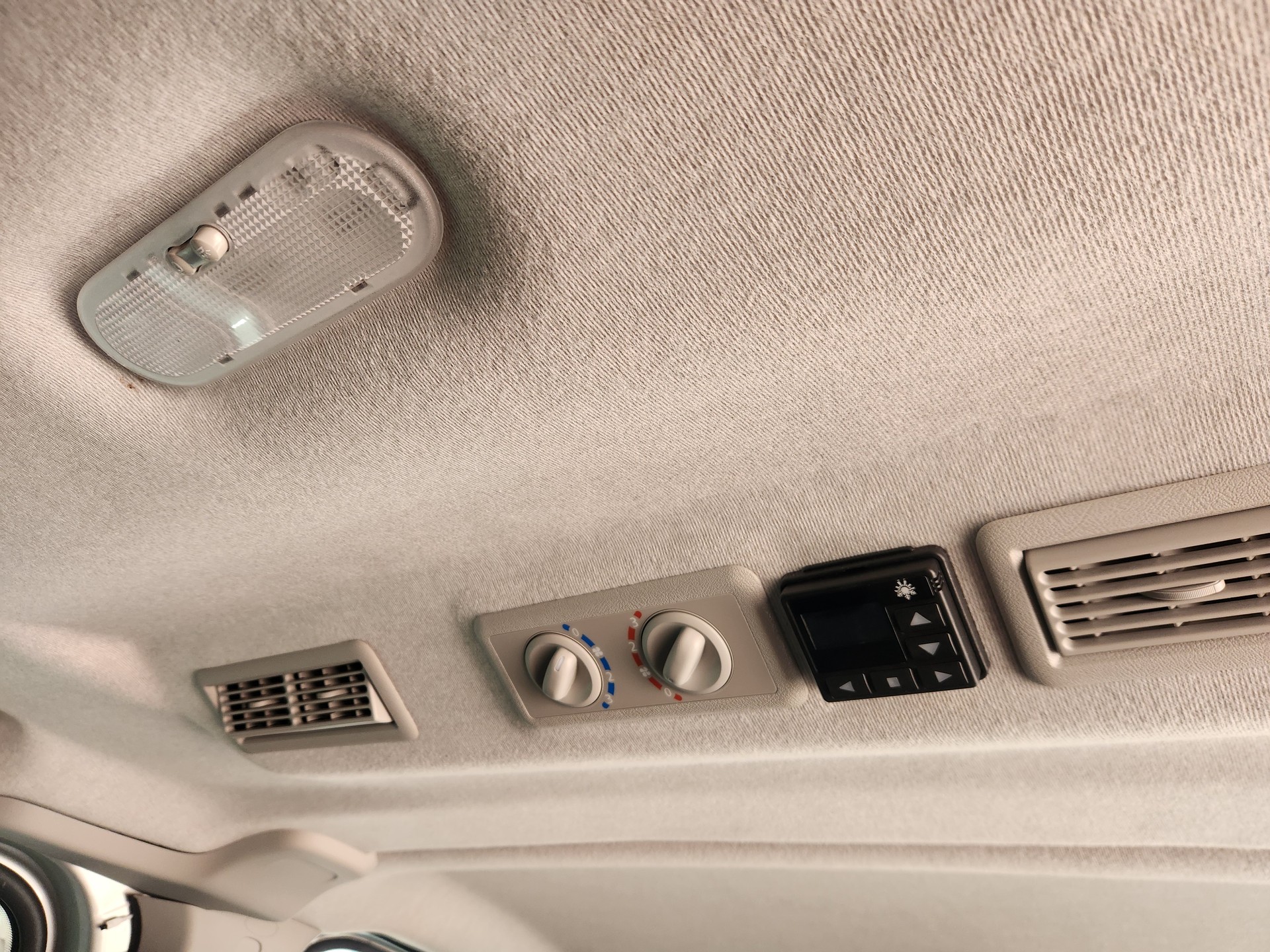 OPEL VIVARO-image-8