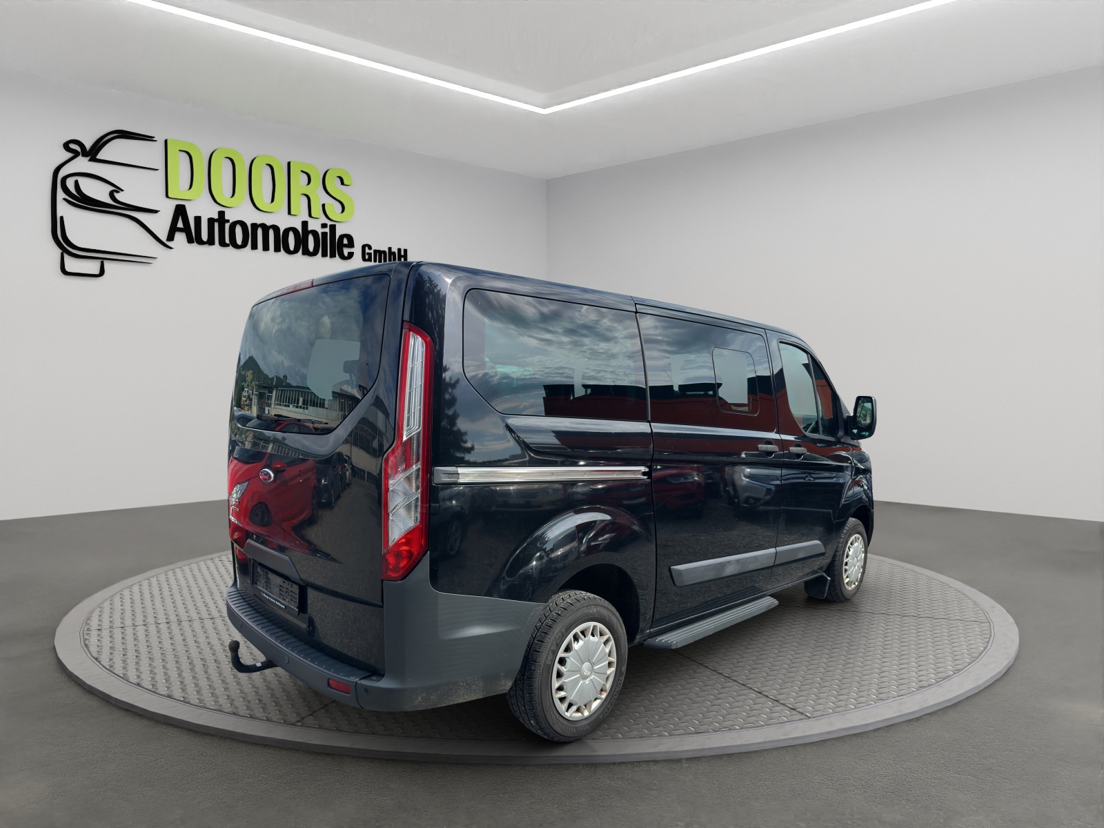 FORD Tourneo Custom 300 L1H1 Limited-showroom-element-2