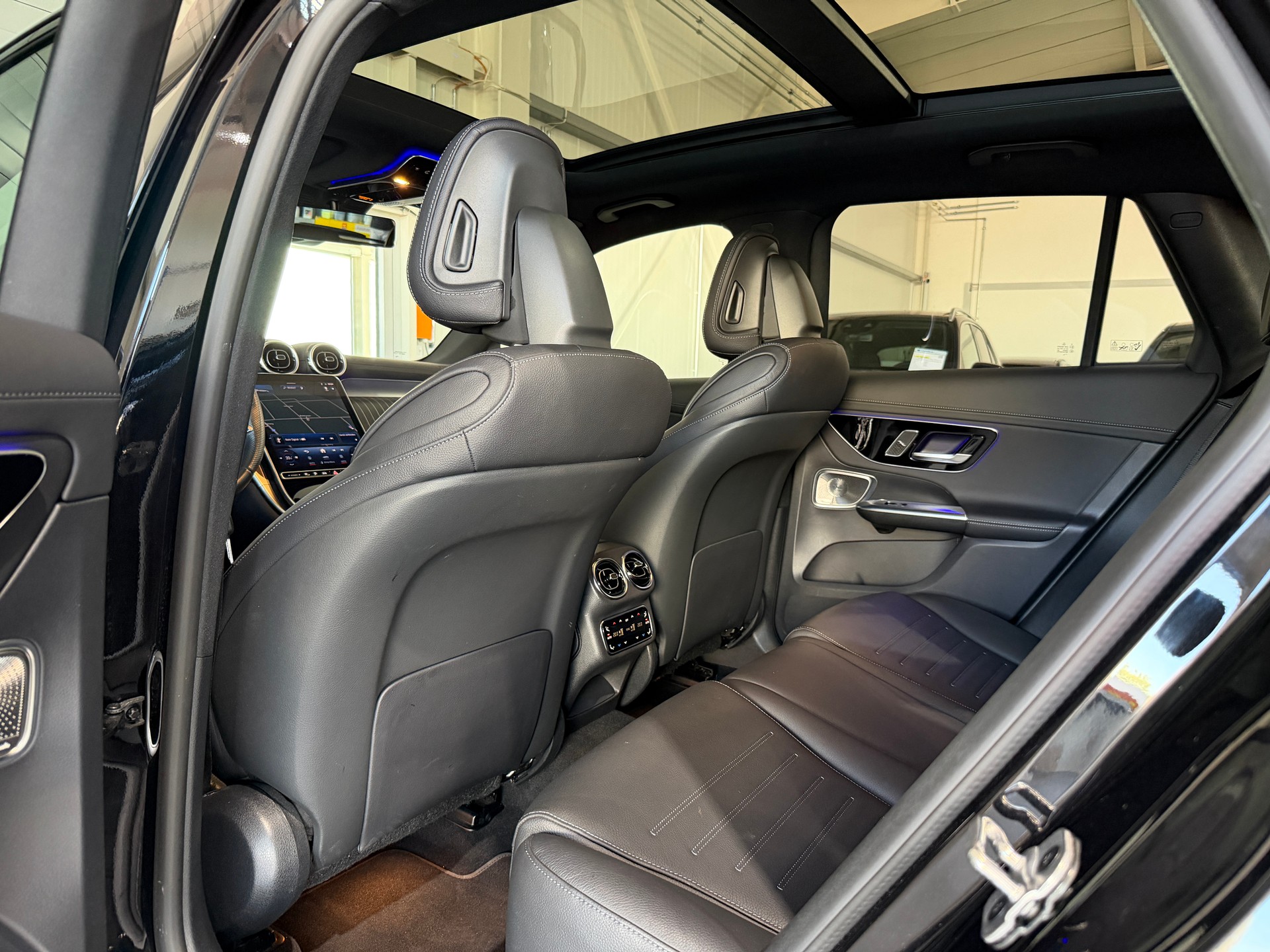 MERCEDES-BENZ GLC 400 e AMG Line 4Matic 9G-Tronic (CH) AHK 2000KG-image-19