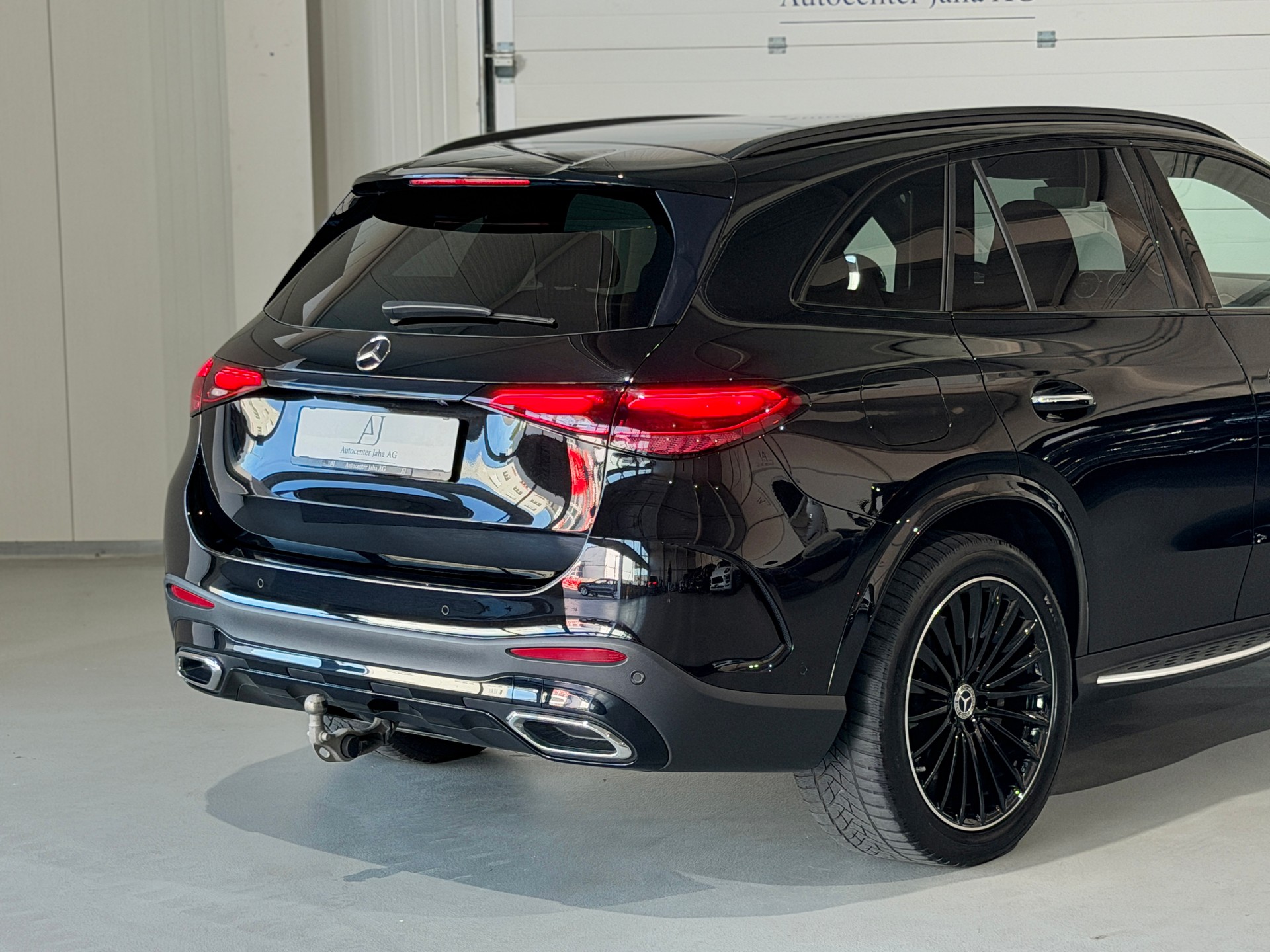 MERCEDES-BENZ GLC 400 e AMG Line 4Matic 9G-Tronic (CH) AHK 2000KG-image-5