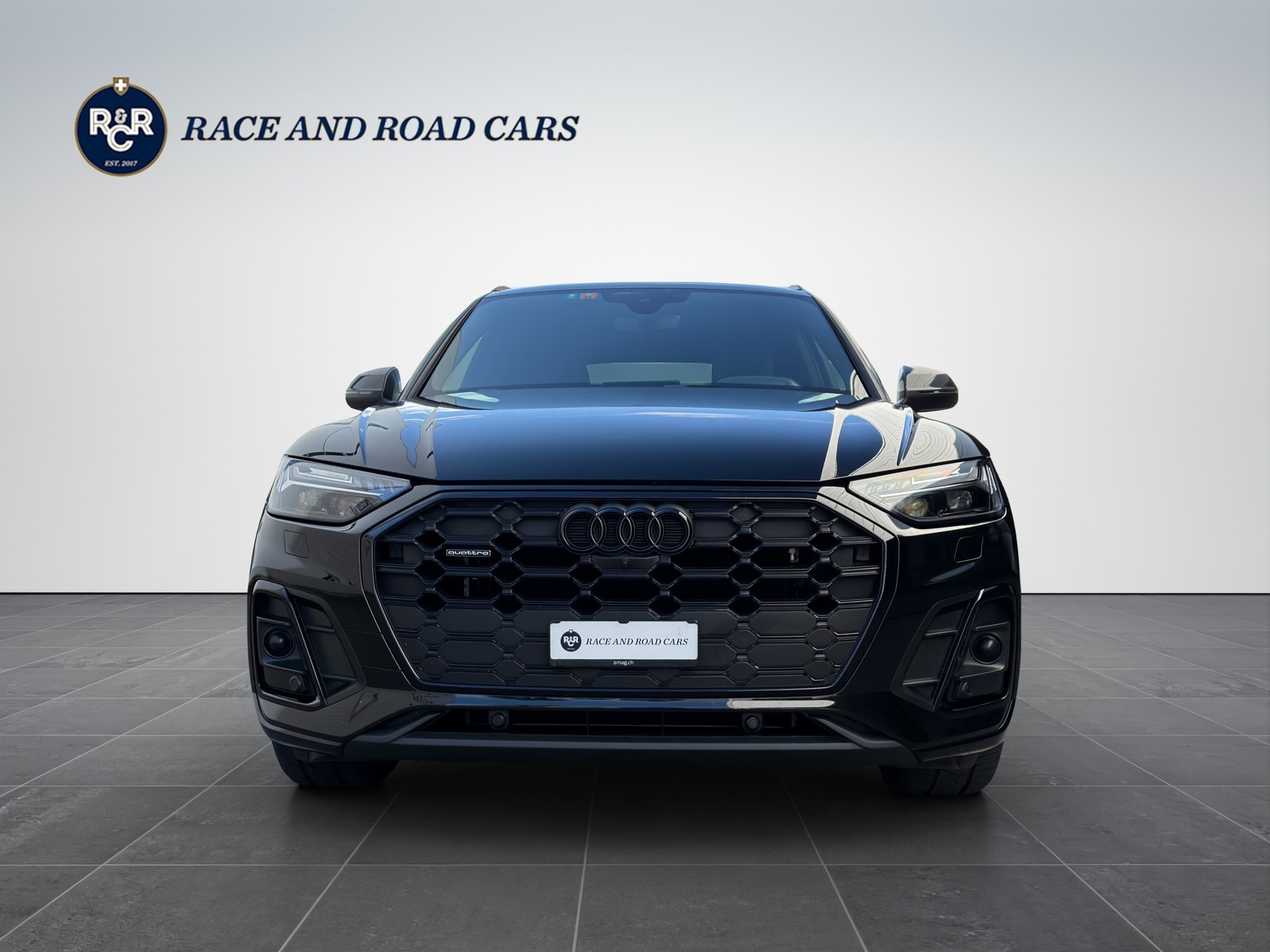 AUDI Q5 2.0 40 TDI - S Line - quattro *Black Edition*-showroom-element-1