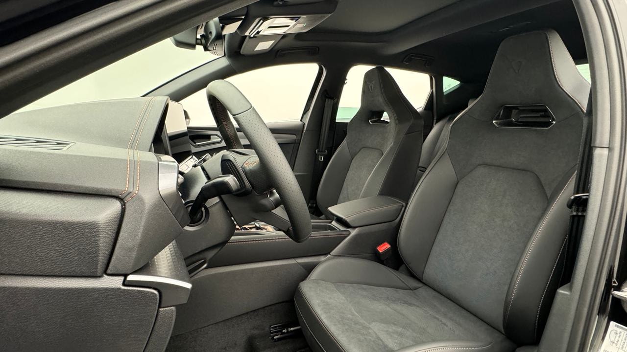 CUPRA LEON 1.5 e-HYBRID pHEV VZ Black Edition-image-4