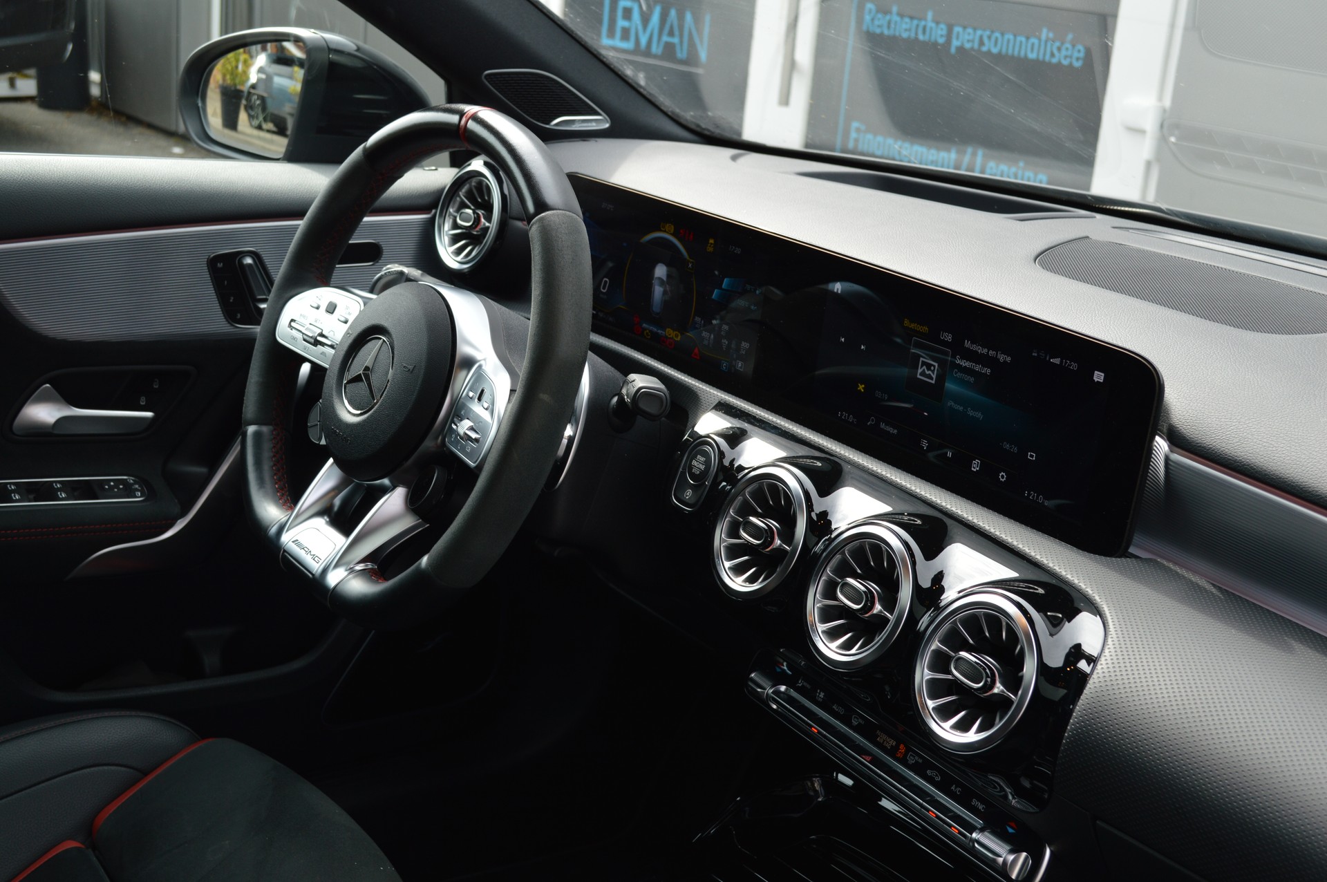 MERCEDES-BENZ A 35 AMG 4Matic Speedshift-image-16