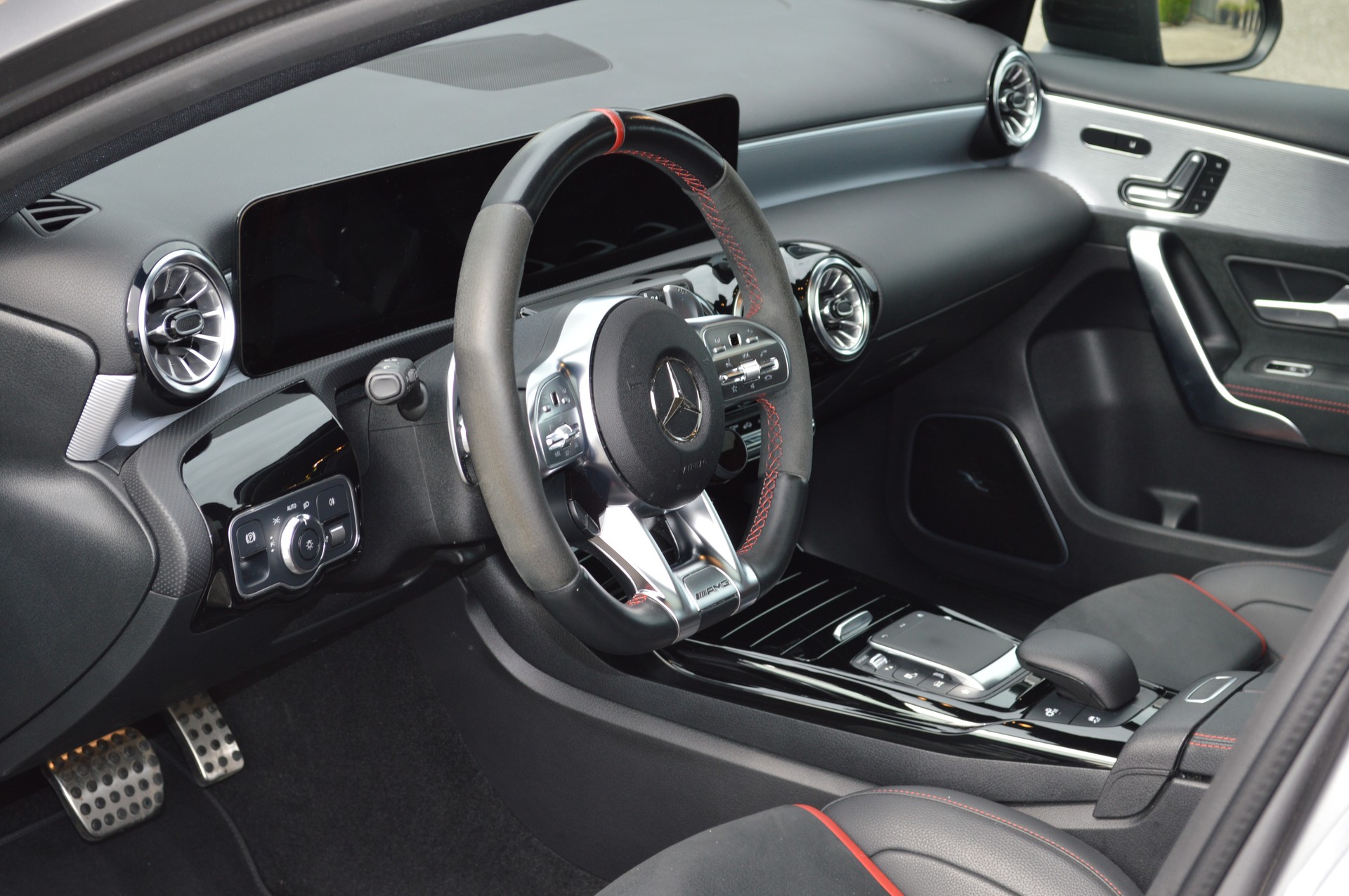 MERCEDES-BENZ A 35 AMG 4Matic Speedshift-image-8