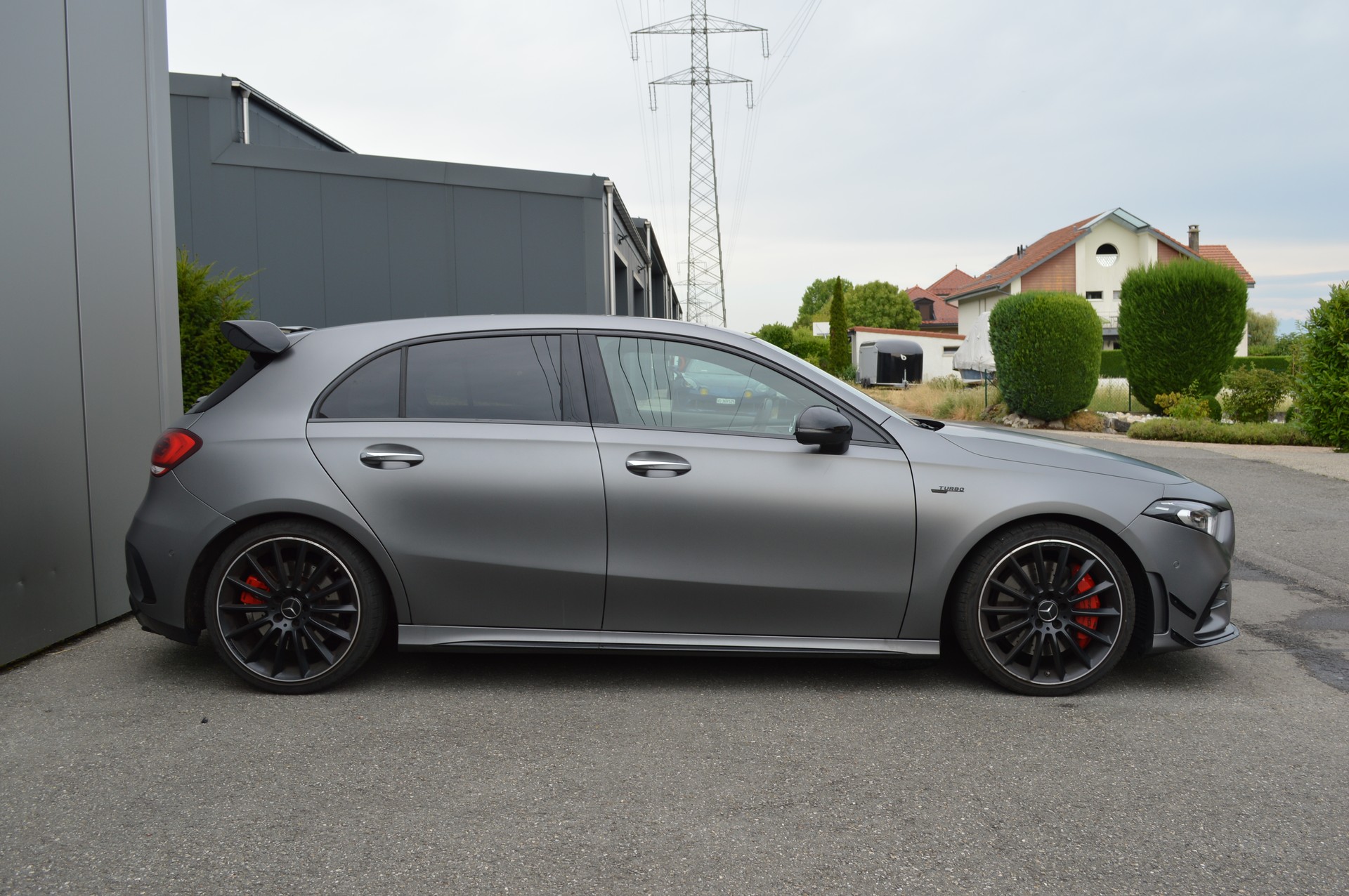 MERCEDES-BENZ A 35 AMG 4Matic Speedshift-showroom-element-3