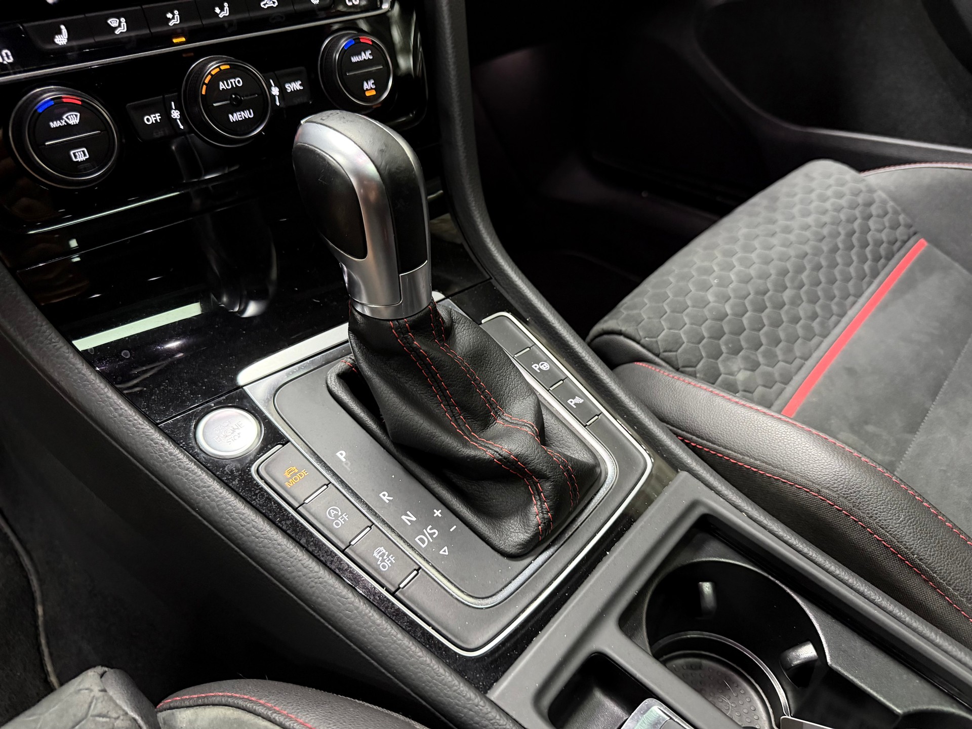 VW Golf 2.0 TSI GTI Performance DSG-image-17