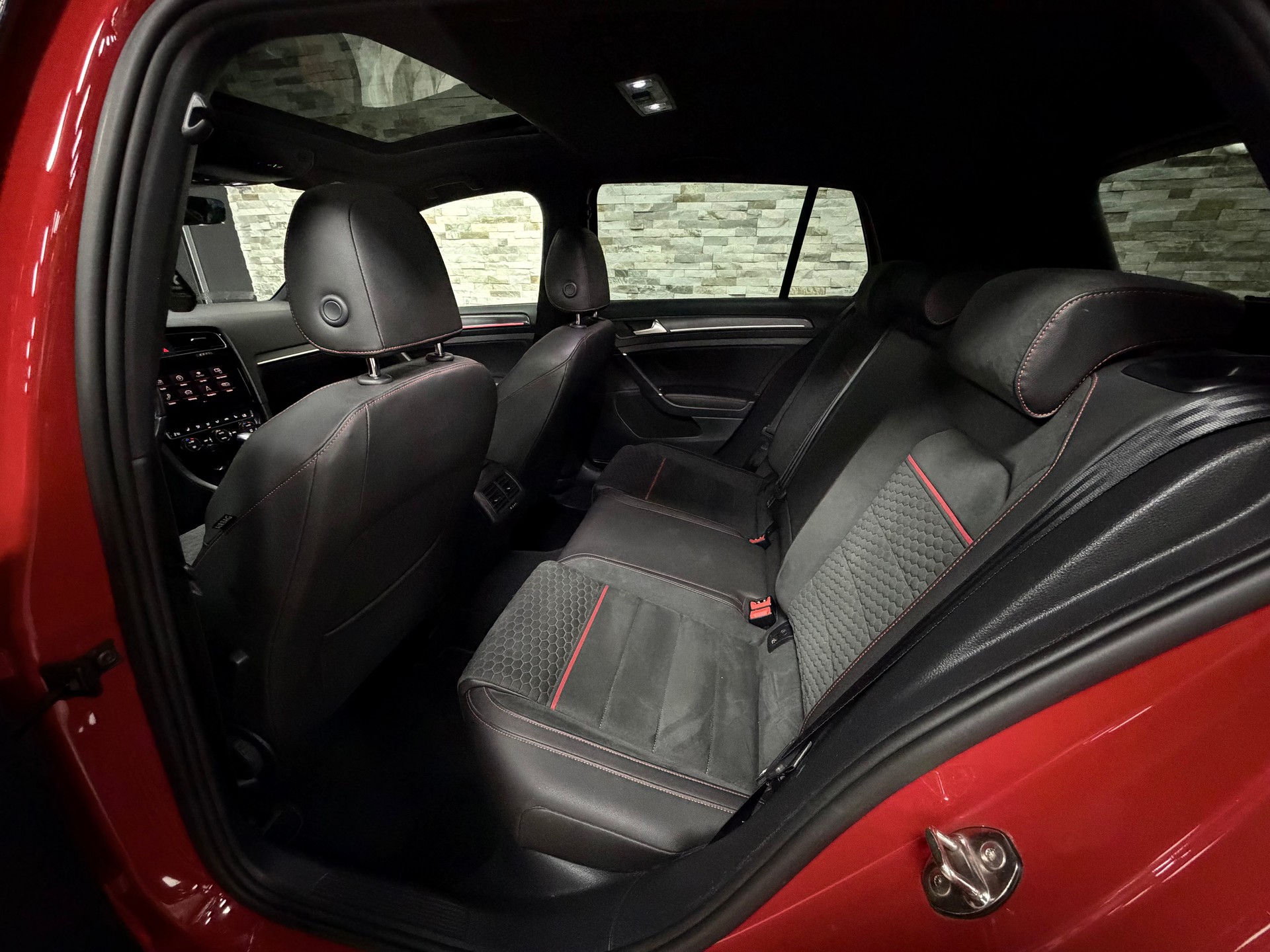 VW Golf 2.0 TSI GTI Performance DSG-image-25