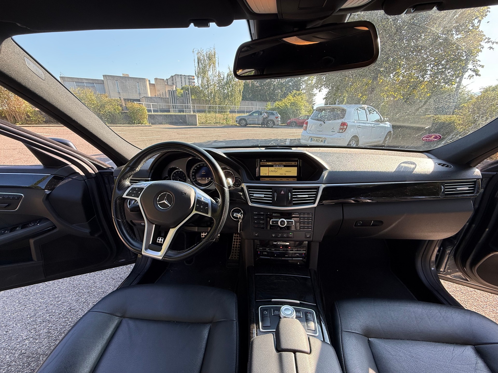 MERCEDES-BENZ E 300 CGI BlueEfficiency Elégance 4Matic 7G-Tronic-image-20