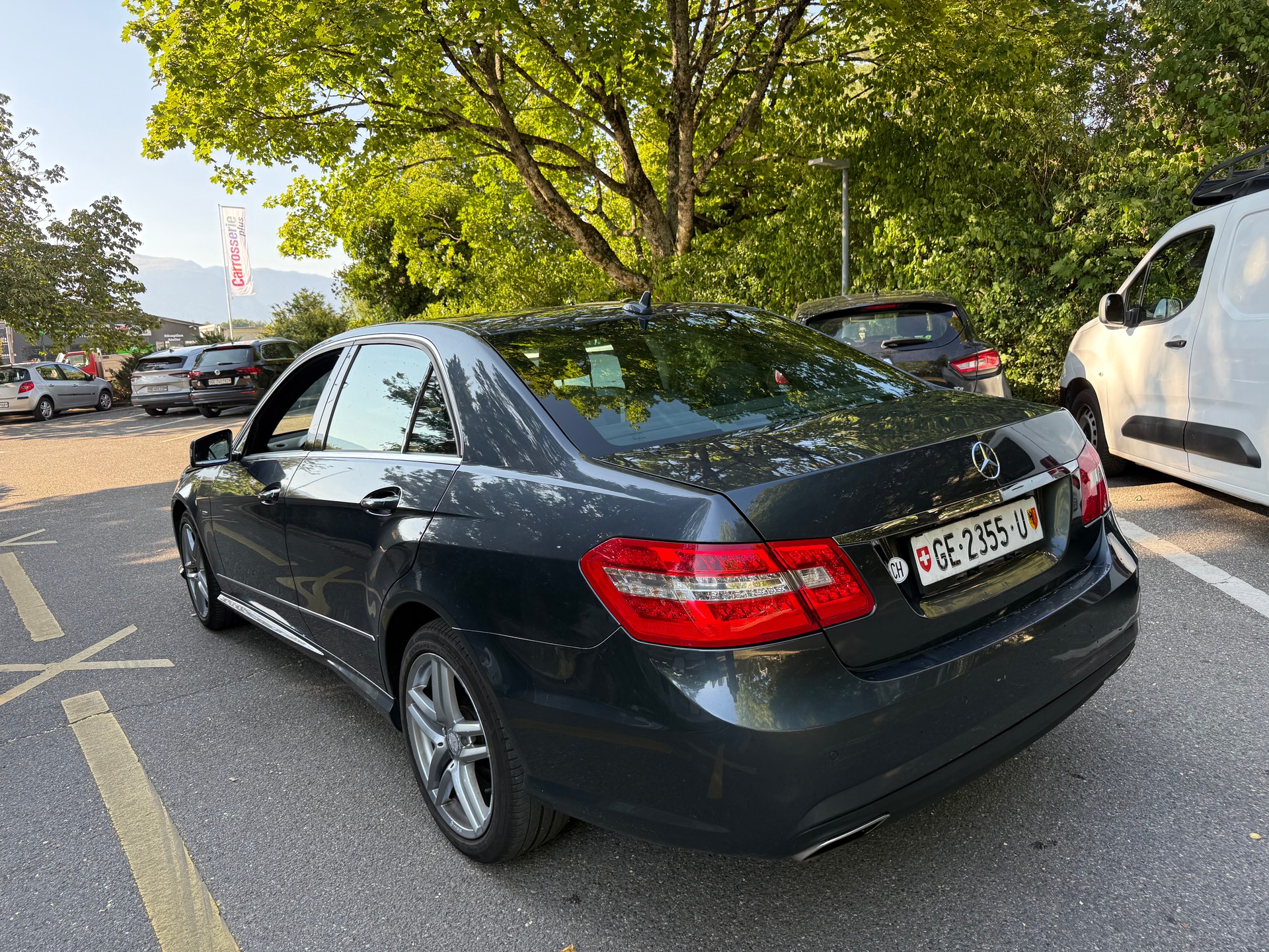 MERCEDES-BENZ E 300 CGI BlueEfficiency Elégance 4Matic 7G-Tronic-image-4