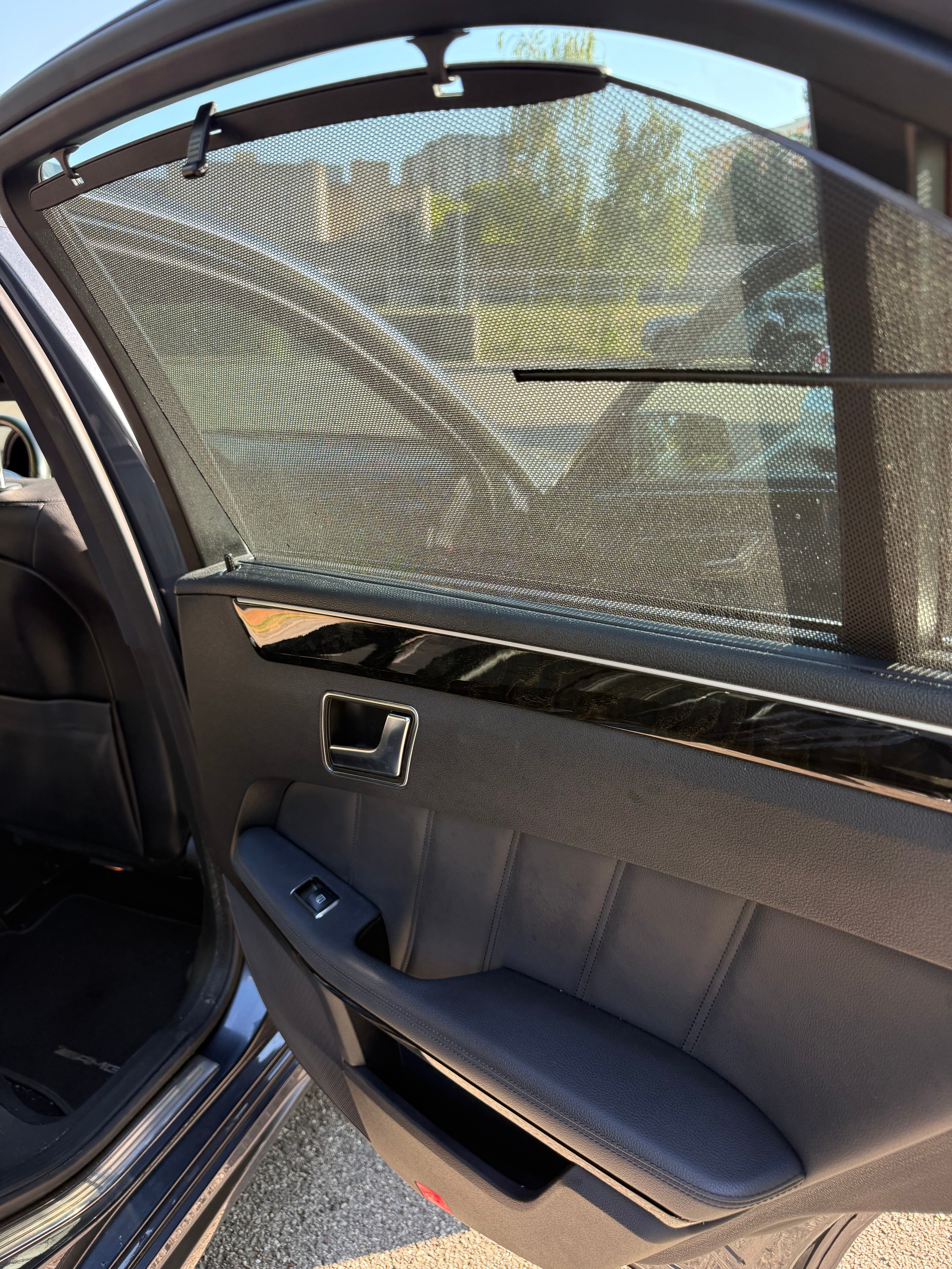 MERCEDES-BENZ E 300 CGI BlueEfficiency Elégance 4Matic 7G-Tronic-image-16