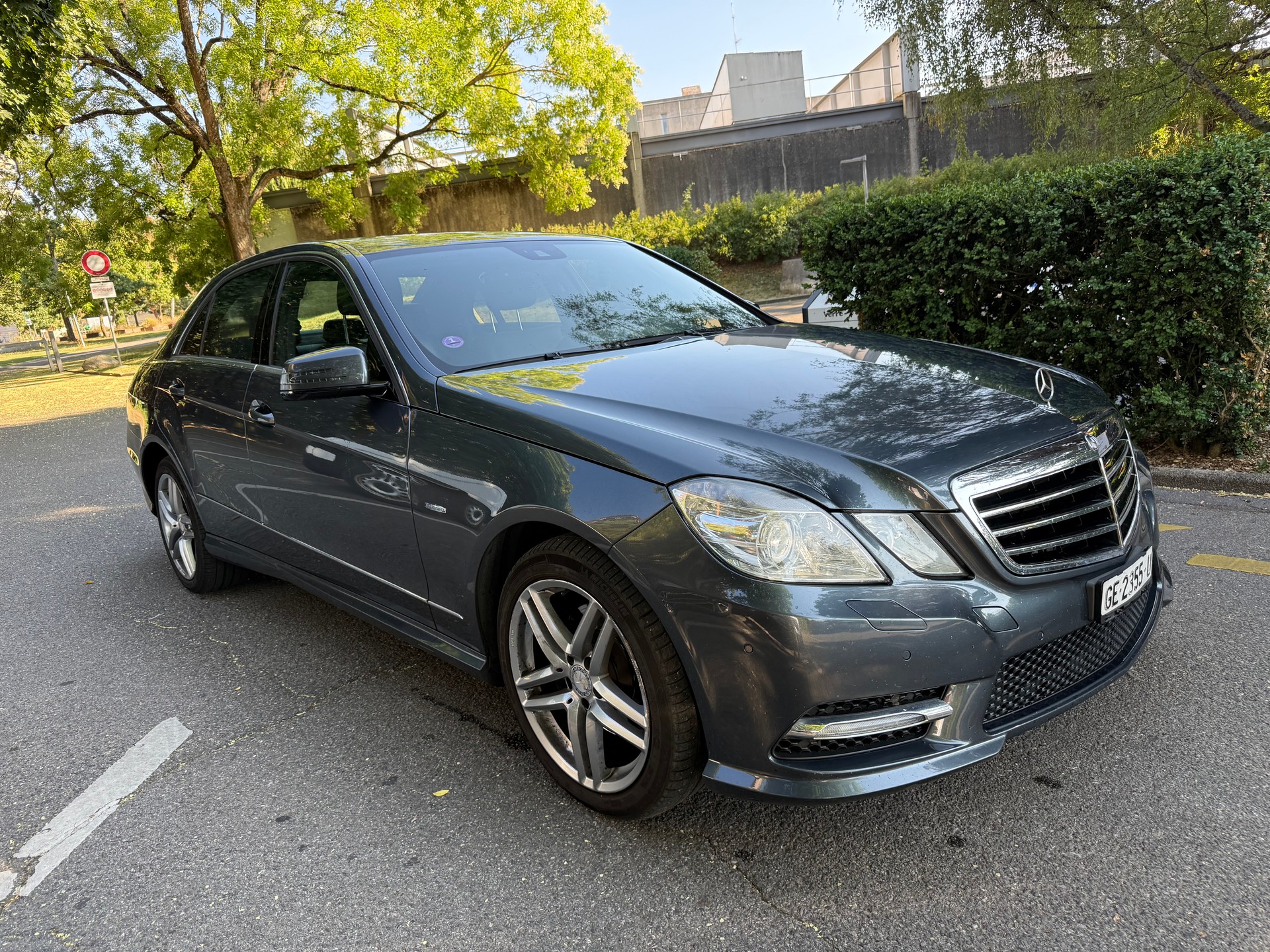 MERCEDES-BENZ E 300 CGI BlueEfficiency Elégance 4Matic 7G-Tronic-showroom-element-2