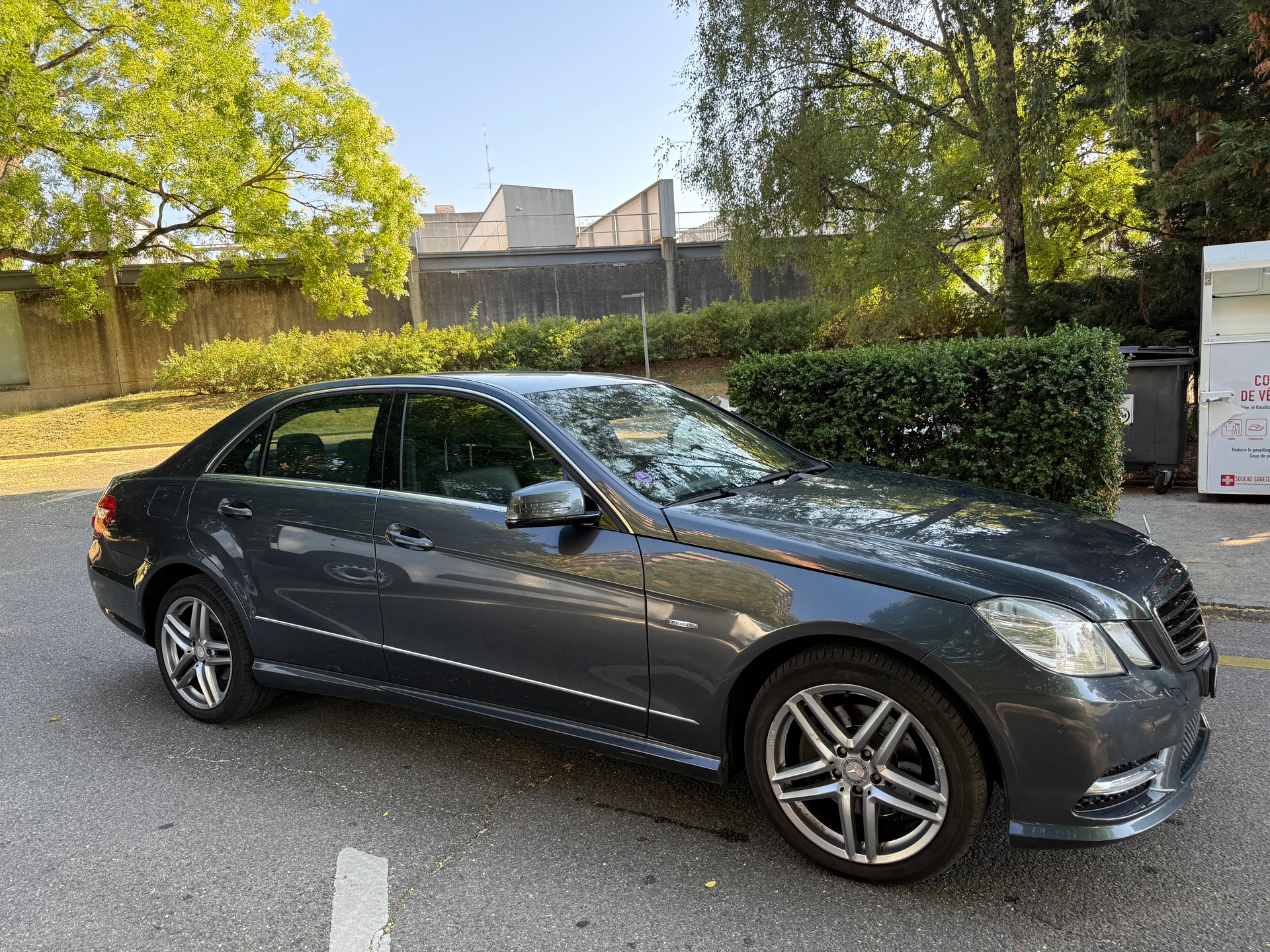 MERCEDES-BENZ E 300 CGI BlueEfficiency Elégance 4Matic 7G-Tronic-showroom-element-3