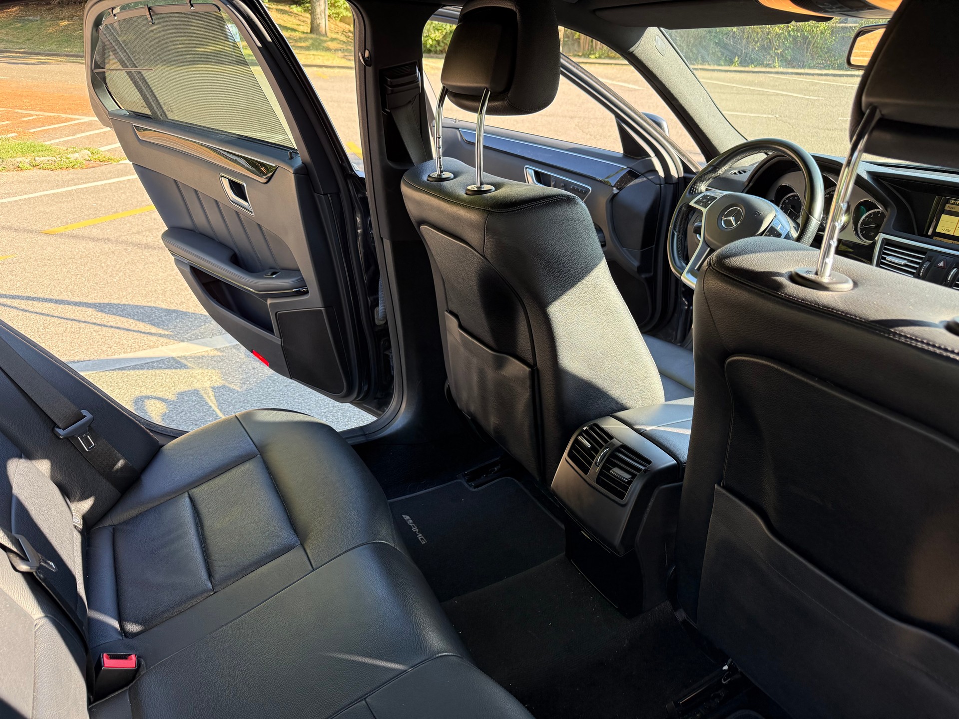 MERCEDES-BENZ E 300 CGI BlueEfficiency Elégance 4Matic 7G-Tronic-image-19