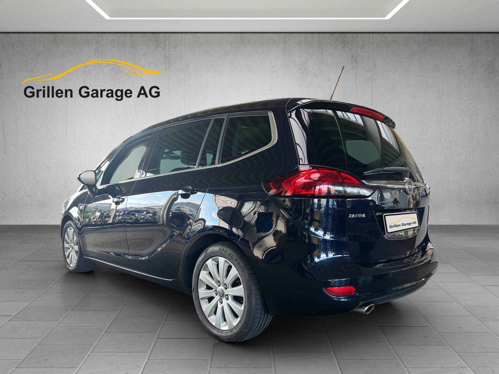 OPEL Zafira 1.6T eTEC Excellence-showroom-element-2