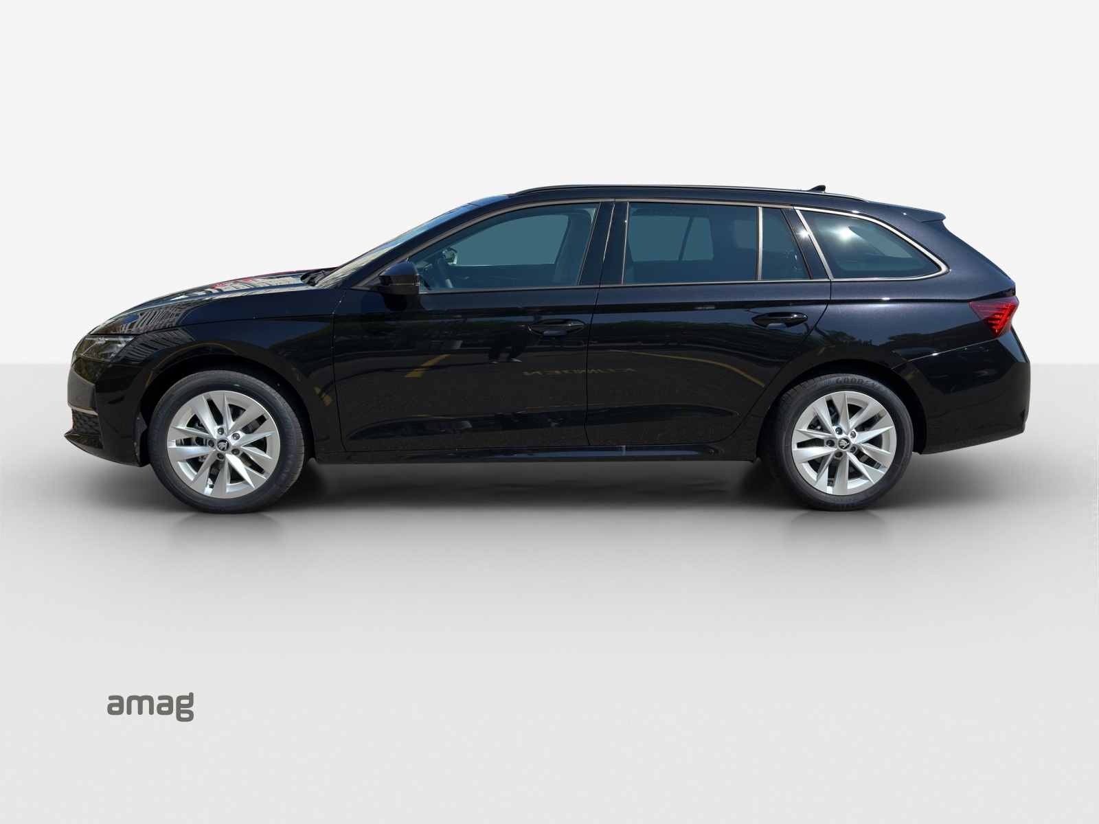 SKODA Octavia Combi 2.0 TDI DSG Selection-showroom-element-1
