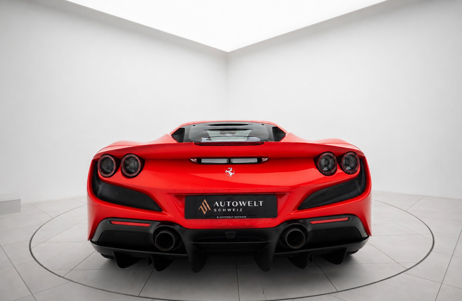 FERRARI F8 Tributo-showroom-element-1