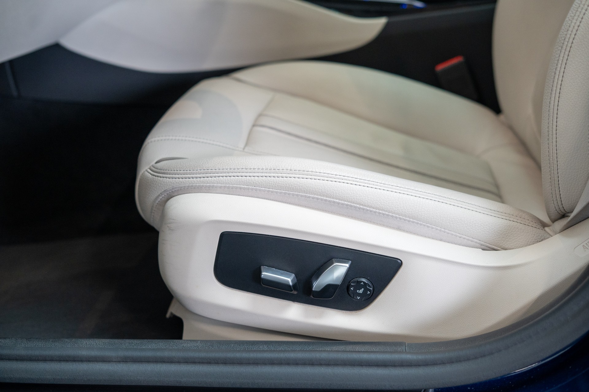 BMW 530i xDrive SAG Touring M Sport / CH-Fahrzeug / Panorama - Glasdach / 360°Kamera / HeadUp-image-10