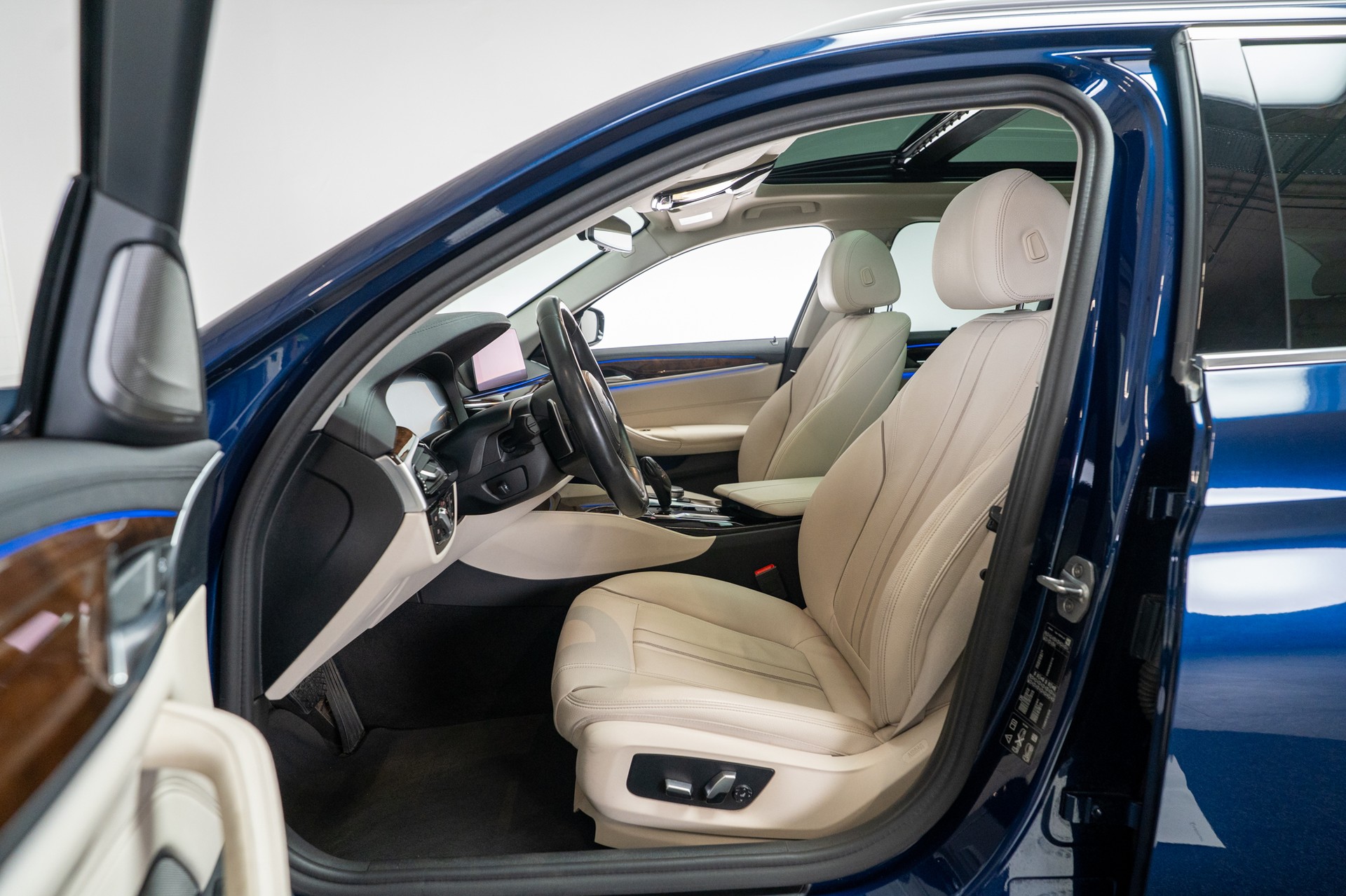 BMW 530i xDrive SAG Touring M Sport / CH-Fahrzeug / Panorama - Glasdach / 360°Kamera / HeadUp-image-8