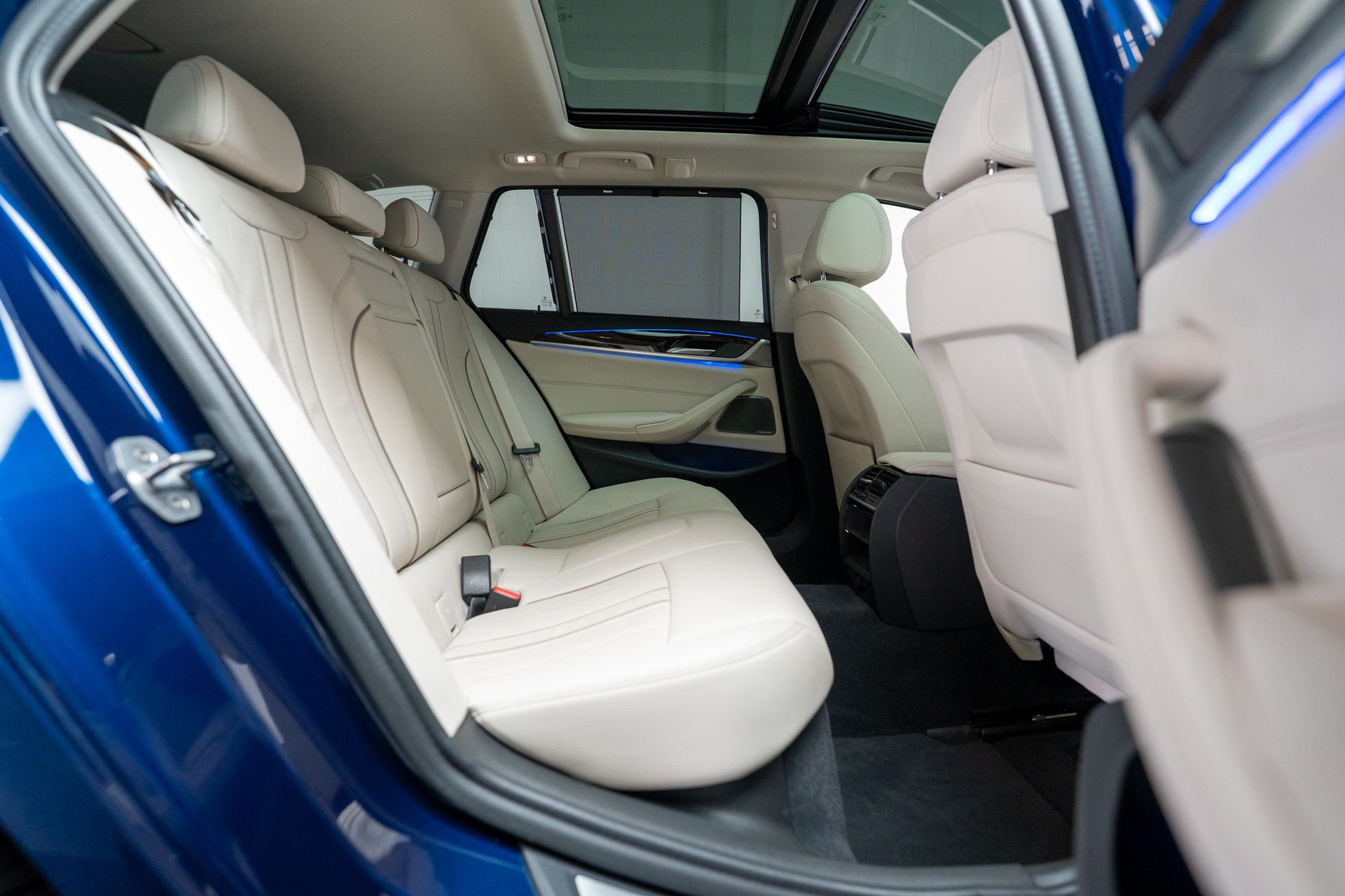 BMW 530i xDrive SAG Touring M Sport / CH-Fahrzeug / Panorama - Glasdach / 360°Kamera / HeadUp-image-14