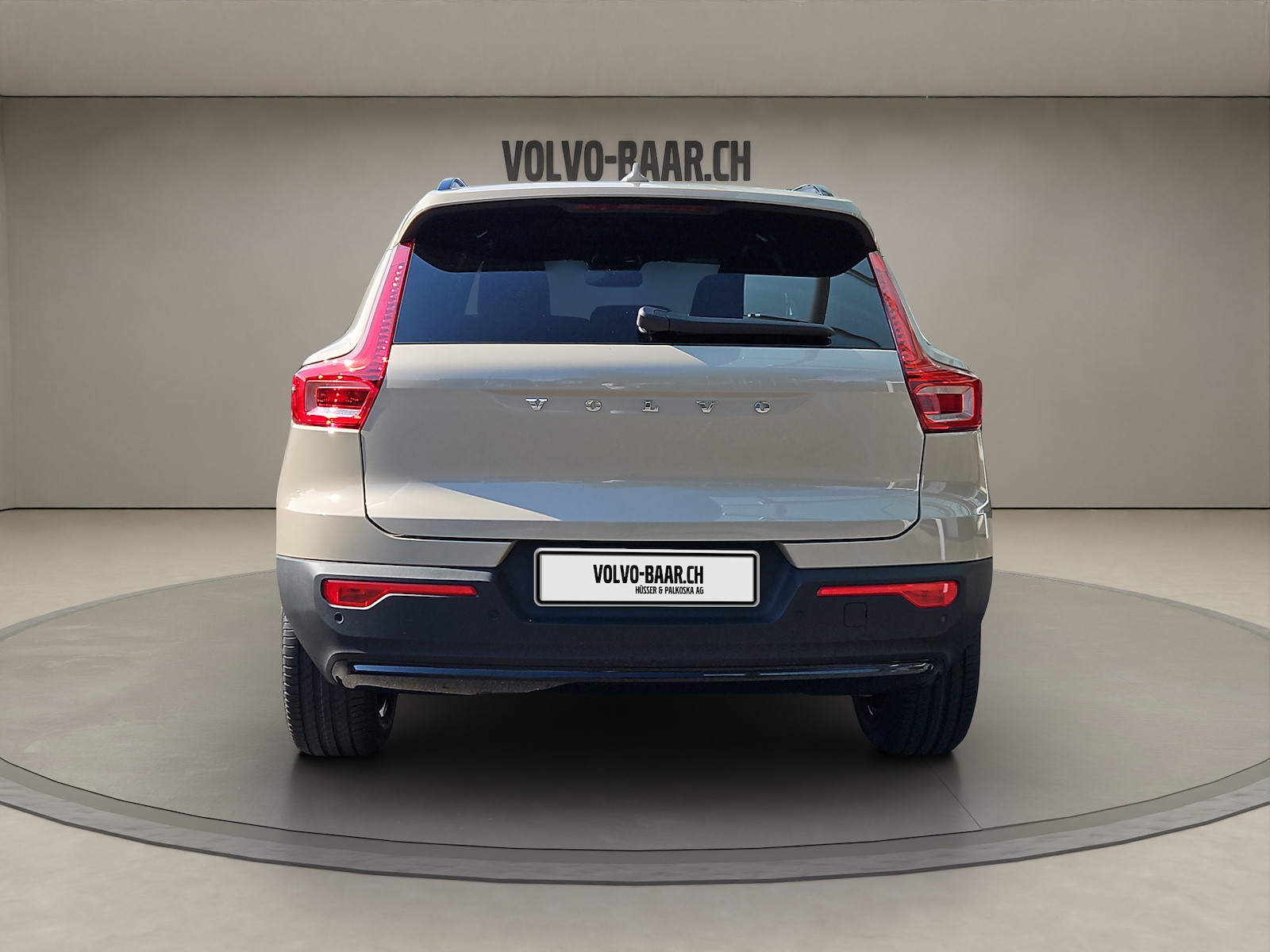 VOLVO XC40 2.0 B3 MH Plus Dark-showroom-element-3