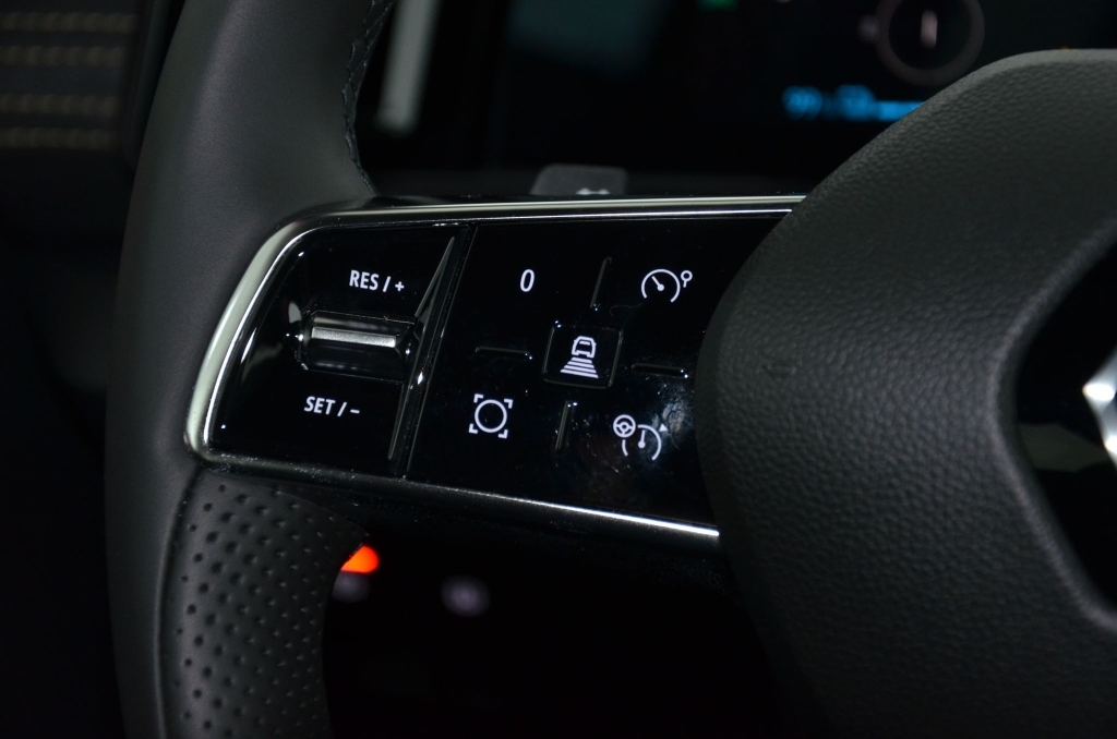 RENAULT Megane E-Tech EV60 *ICONIC*-image-19