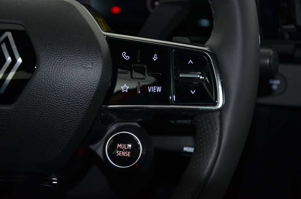 RENAULT Megane E-Tech EV60 *ICONIC*-image-18