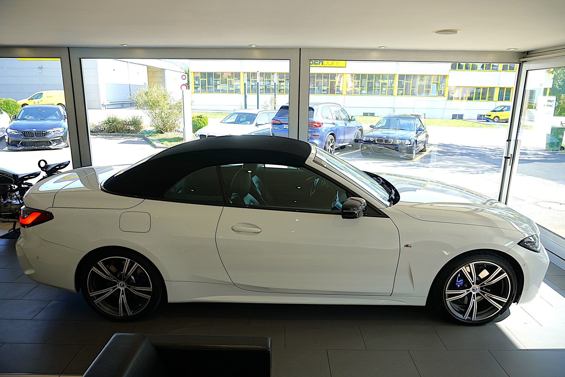 BMW M440i xDrive 48V Cabriolet Steptronic-showroom-element-3
