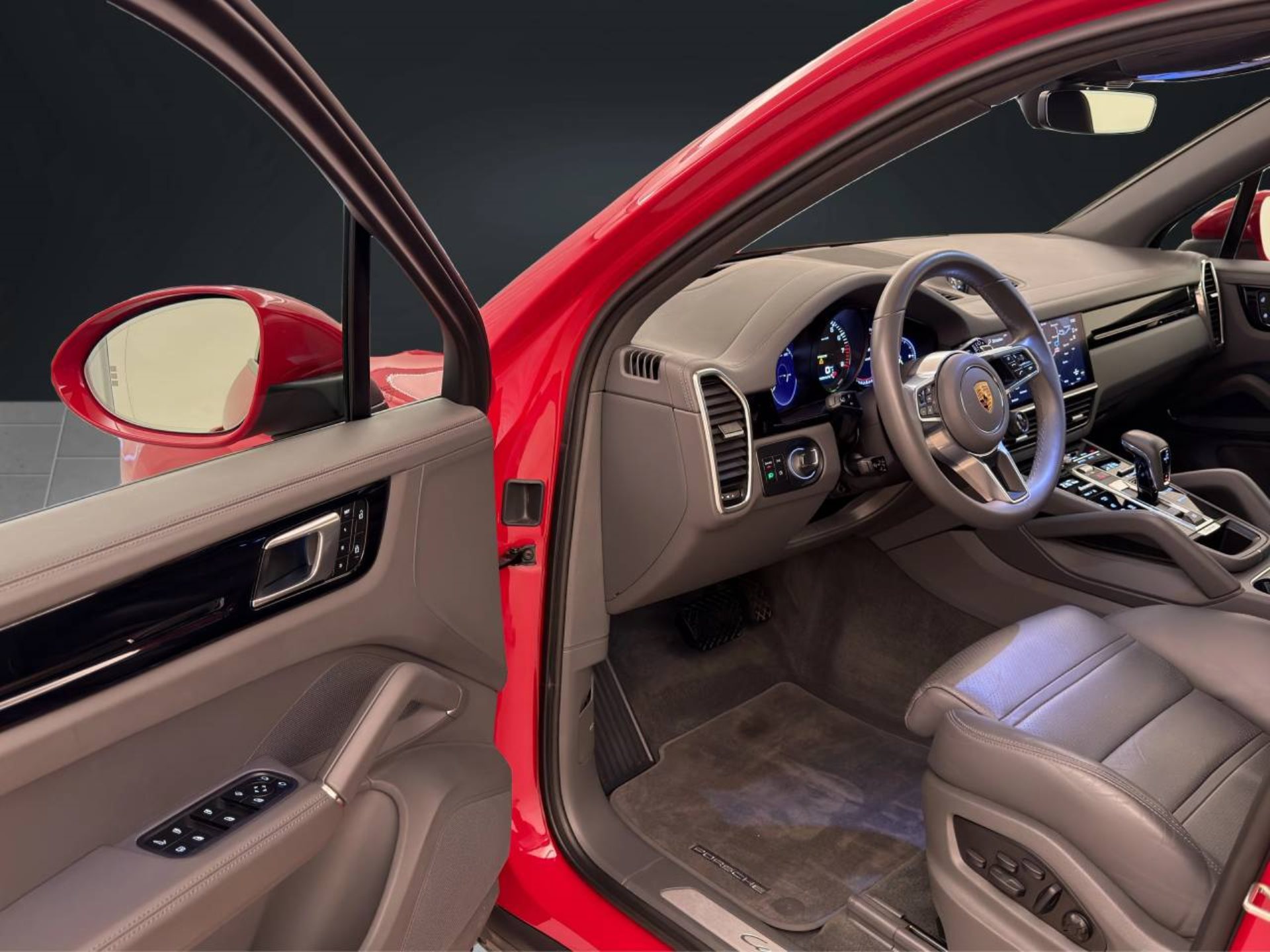 PORSCHE Cayenne E-Hybrid-showroom-element-3
