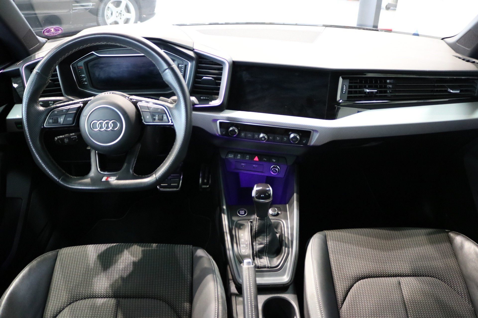 AUDI A1 Sportback 40 TFSI S Line S-tronic-showroom-element-1