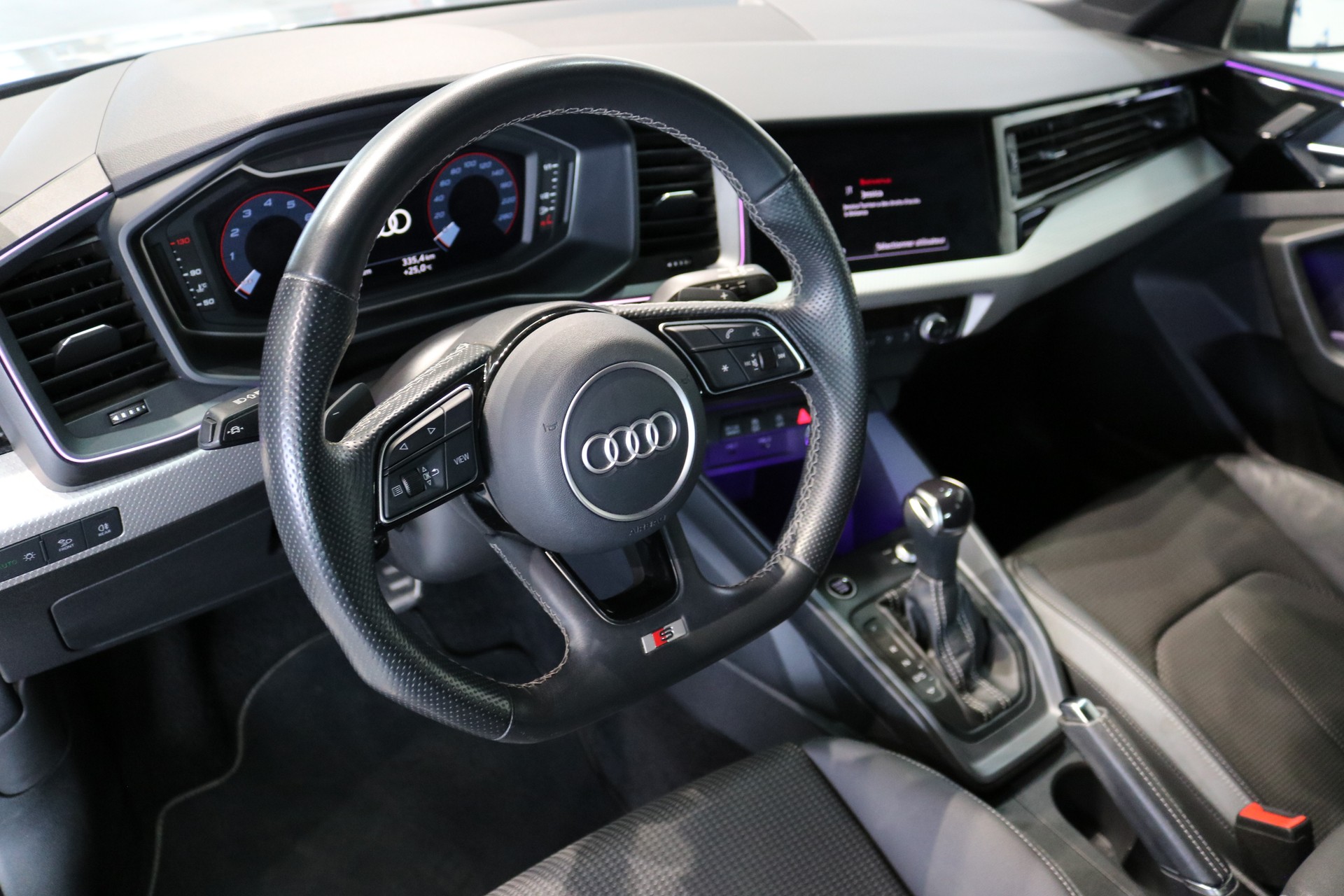 AUDI A1 Sportback 40 TFSI S Line S-tronic-showroom-element-3