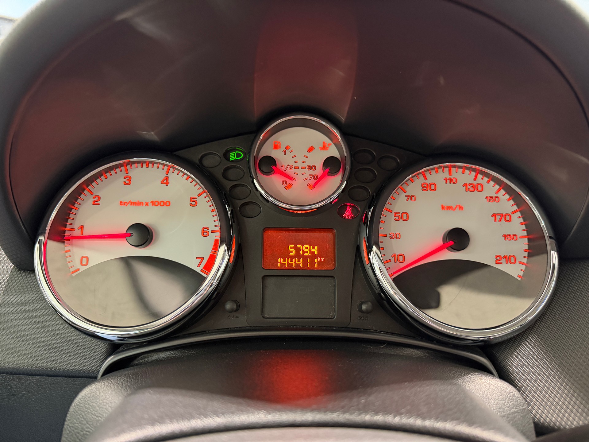PEUGEOT 207 1.4 16V Active-image-17