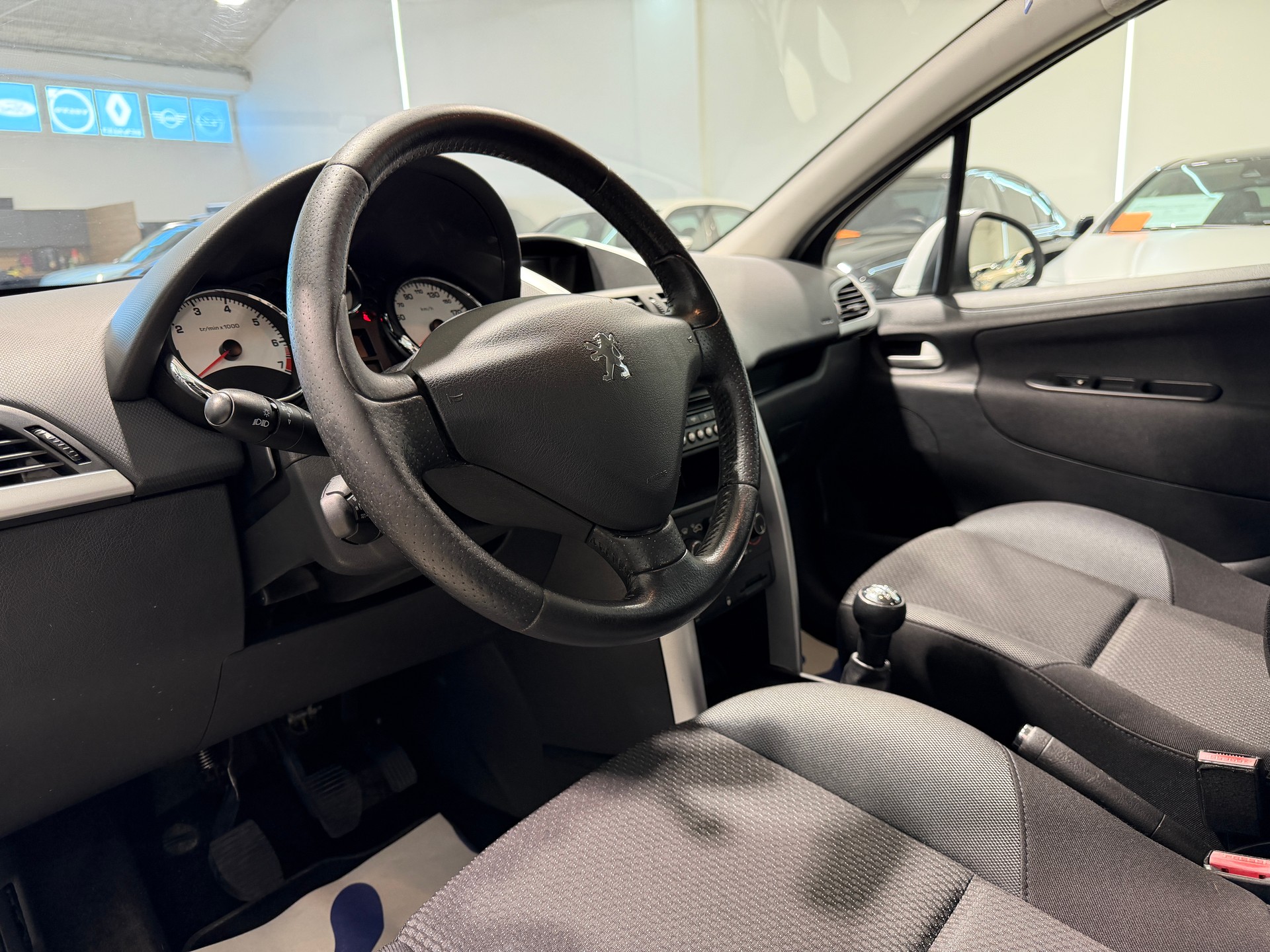 PEUGEOT 207 1.4 16V Active-image-13