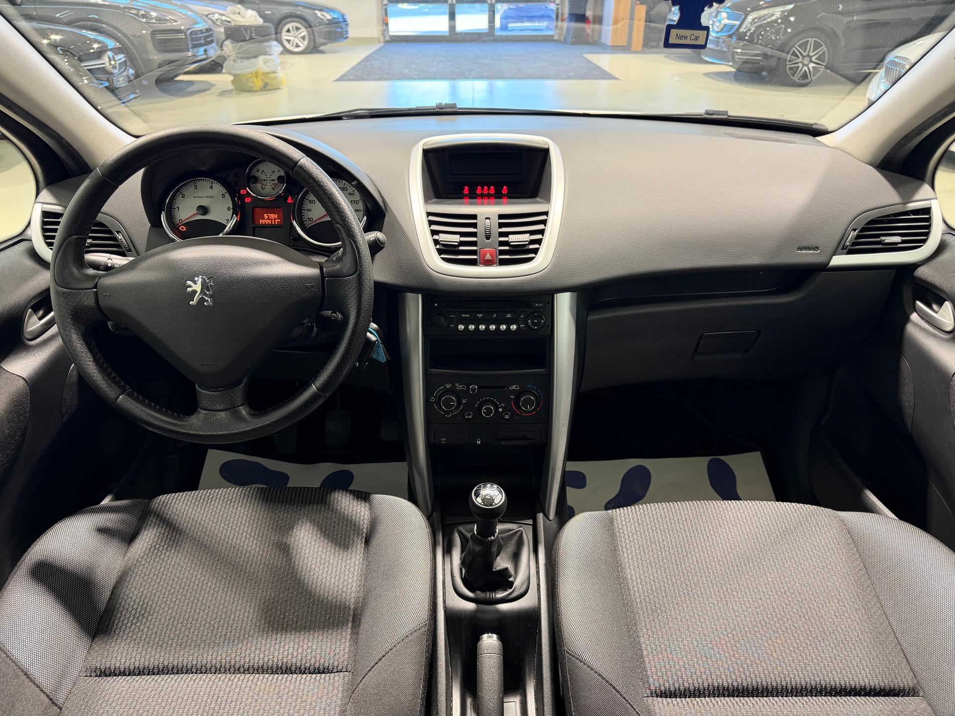 PEUGEOT 207 1.4 16V Active-image-10
