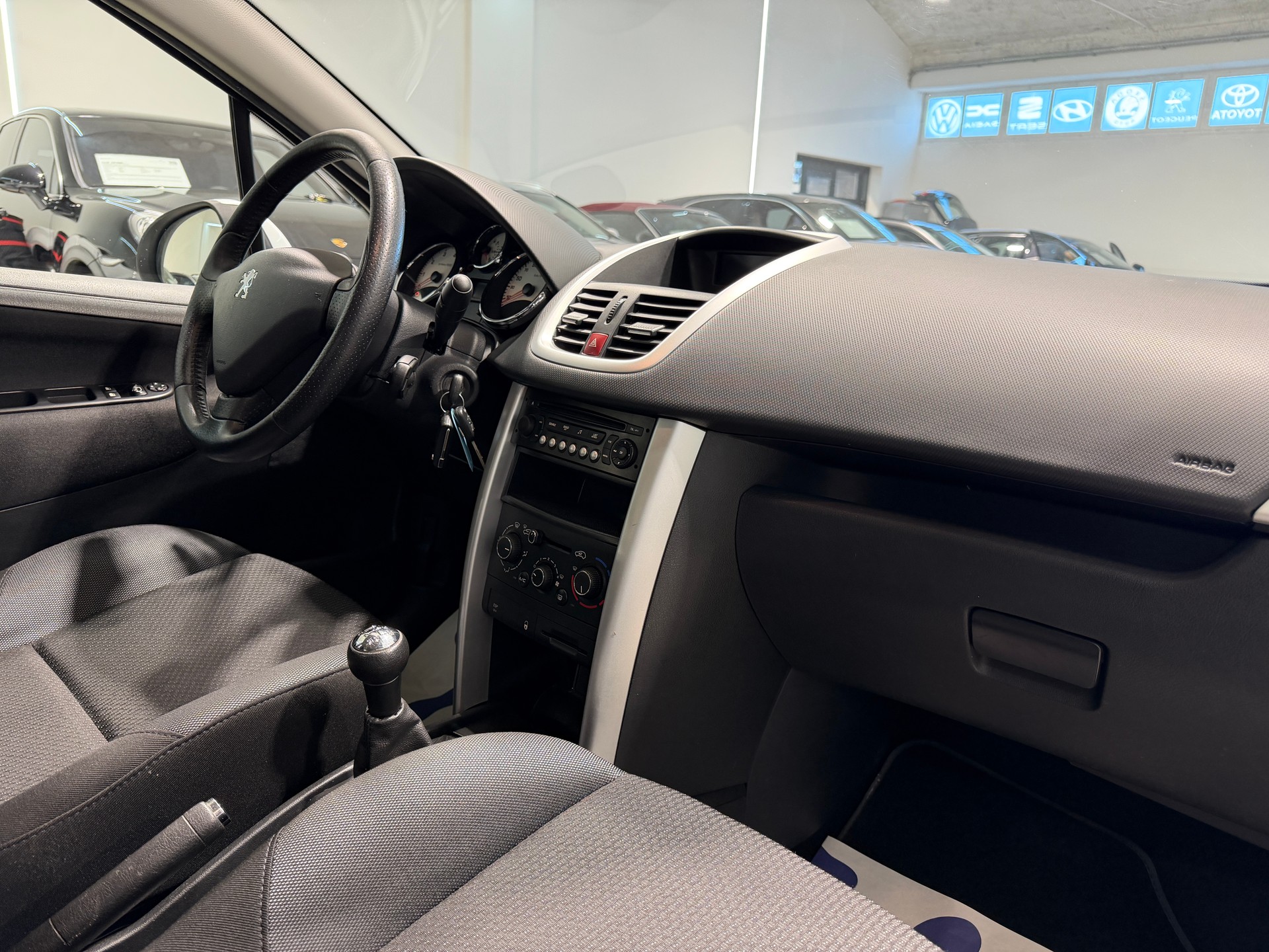 PEUGEOT 207 1.4 16V Active-image-12
