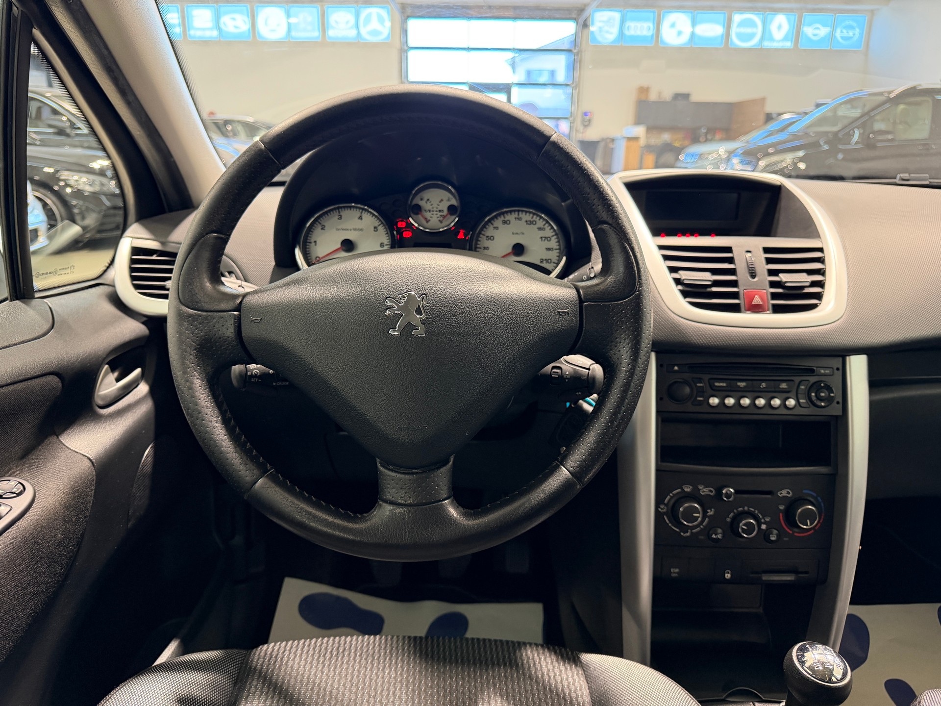 PEUGEOT 207 1.4 16V Active-image-11
