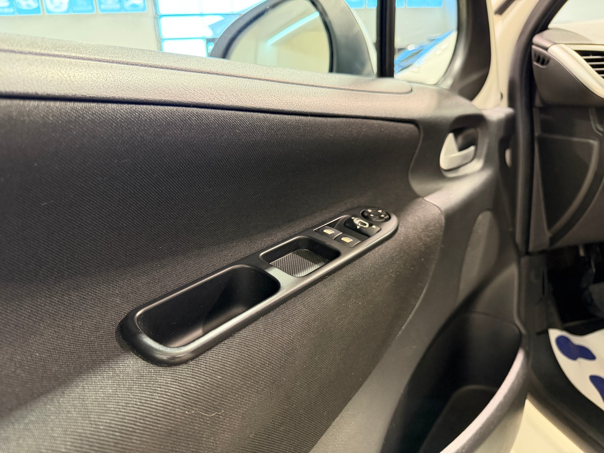 PEUGEOT 207 1.4 16V Active-image-15
