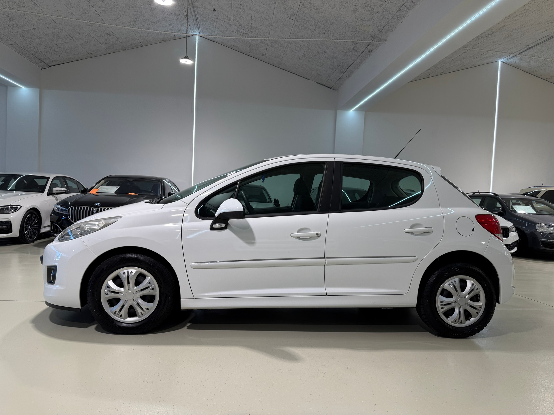 PEUGEOT 207 1.4 16V Active-showroom-element-3