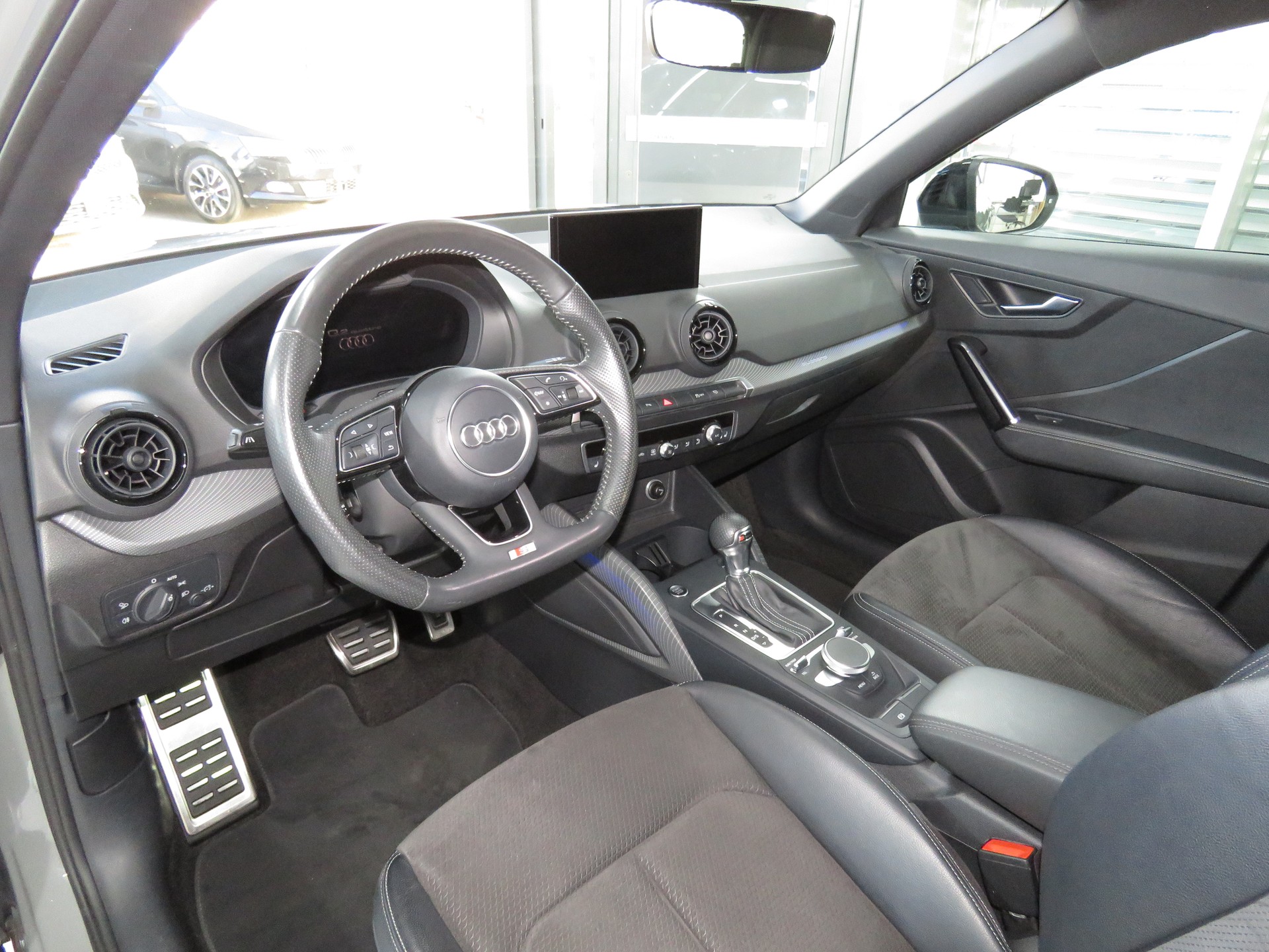 AUDI Q2 2.0 TDI Edition # 1 Quattro S-tronic (Automat)-image-6