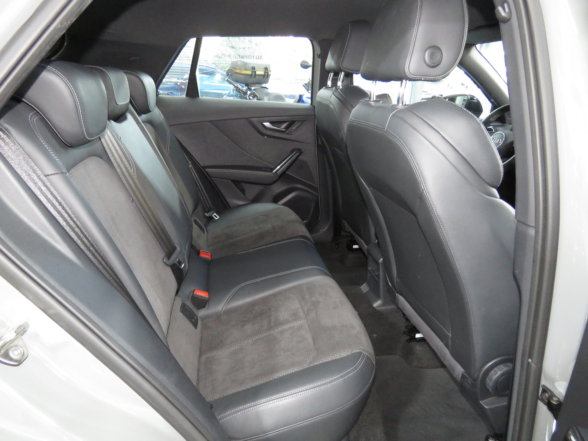 AUDI Q2 2.0 TDI Edition # 1 Quattro S-tronic (Automat)-image-12