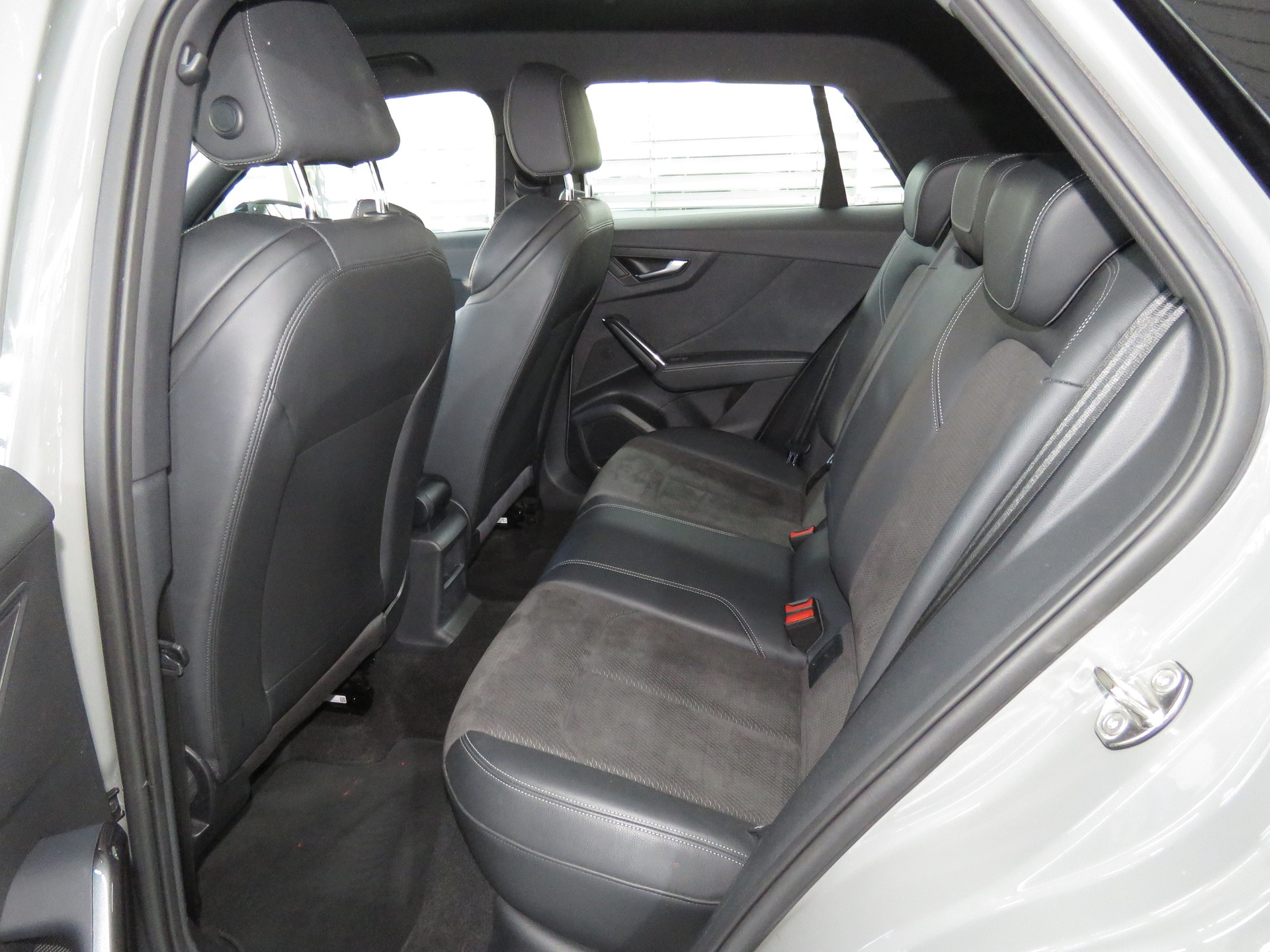 AUDI Q2 2.0 TDI Edition # 1 Quattro S-tronic (Automat)-image-8