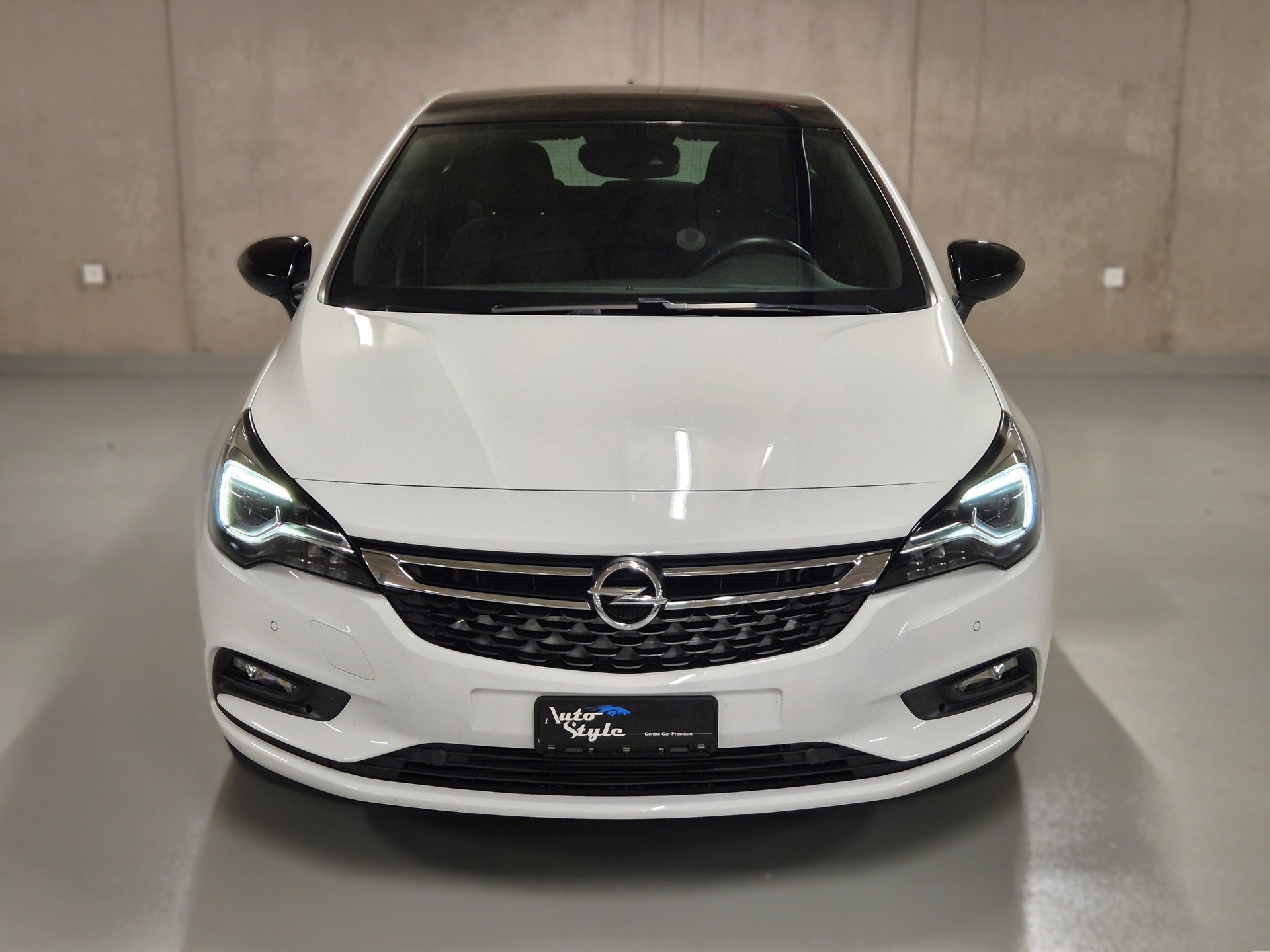 OPEL Astra 1.6i Turbo Black Roof Automatic-showroom-element-1